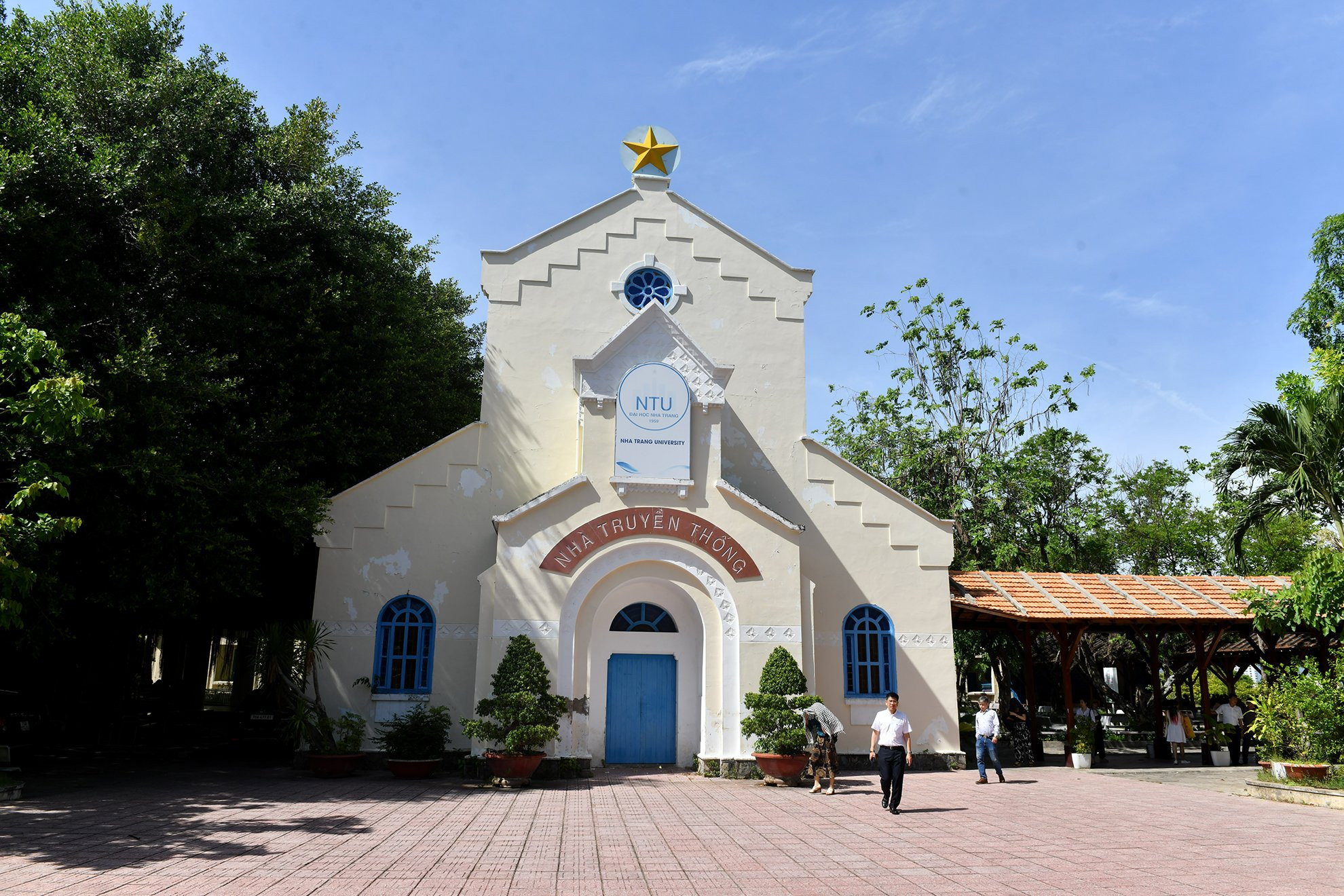 Nhà truyền thống của Trường Đại học Nha Trang được tôn tạo lại từ cơ sở tôn giáo.