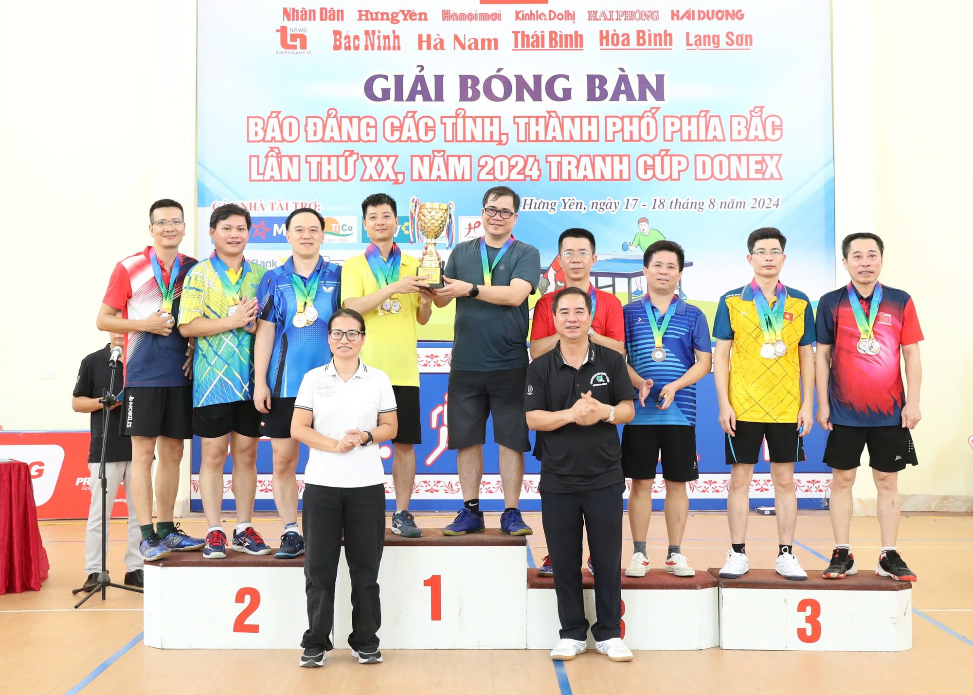 Báo Nhân Dân giành giải Nhì nội dung đồng đội nam.