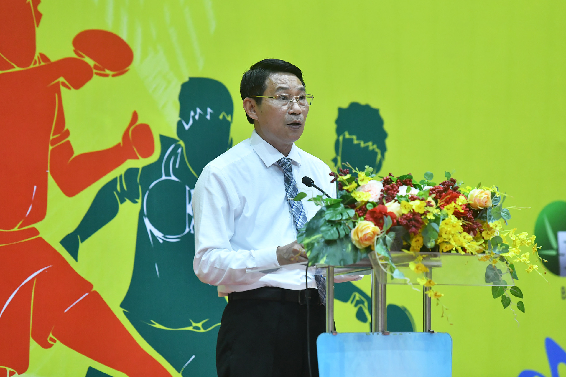 Đồng chí Đinh Văn Thiệu, Phó Chủ tịch Ủy ban nhân dân tỉnh Khánh Hòa phát biểu chào mừng giải đấu.