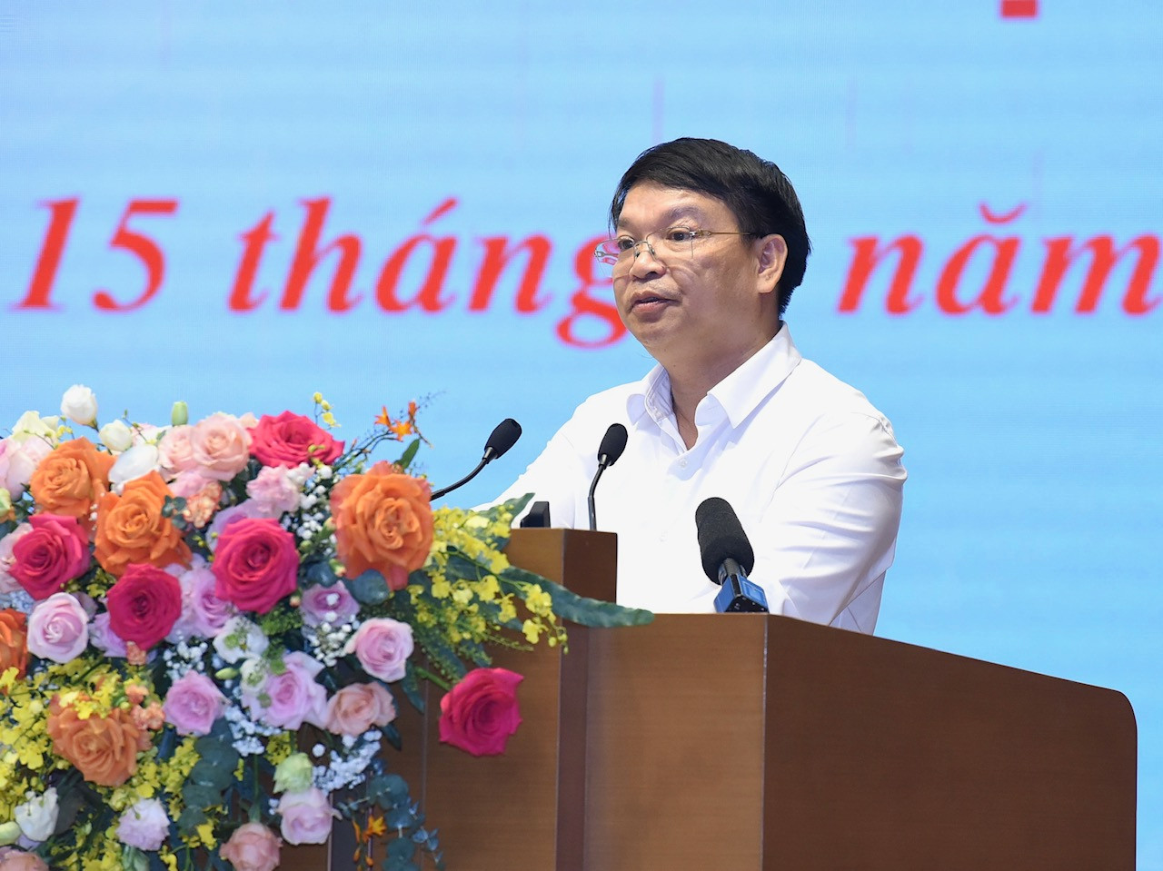 Ông Nguyễn Quốc Việt phụ trách Hội đồng thành viên Tổng công ty xi-măng Việt Nam phát biểu.