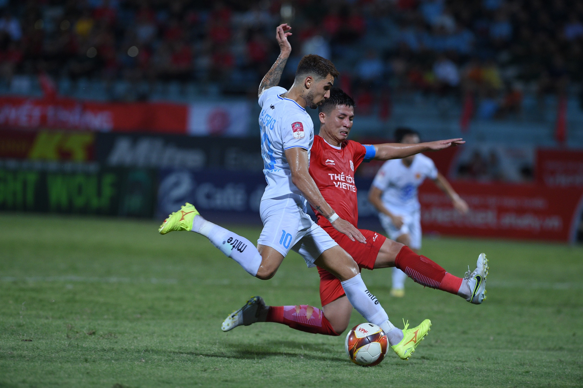 Thời gian còn lại là quá ít để Thép Xanh Nam Định gỡ hòa.