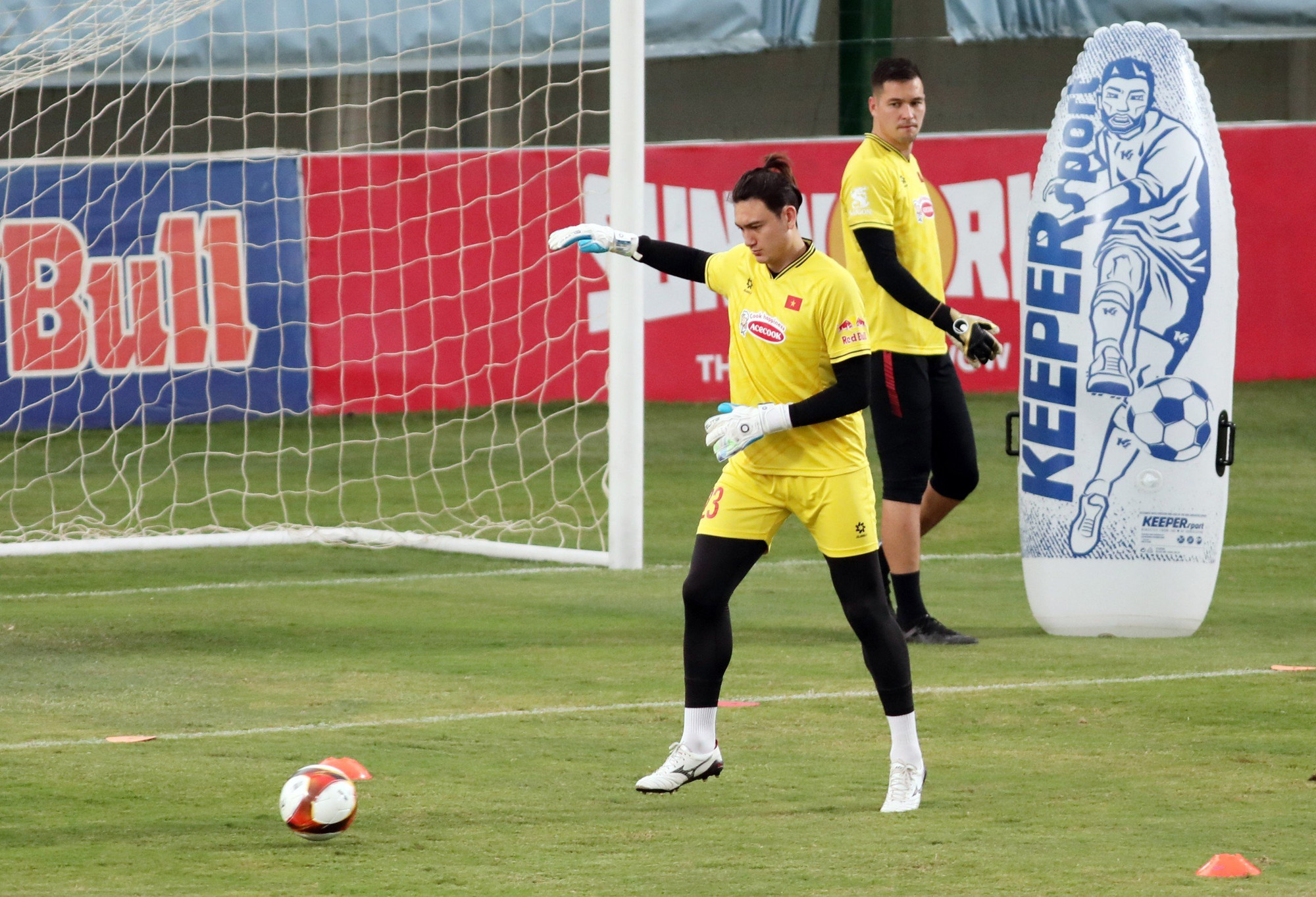 Đây là lần đầu tiên hai thủ môn Việt kiều Đặng Văn Lâm và Nguyễn Filip được triệu tập cùng nhau.