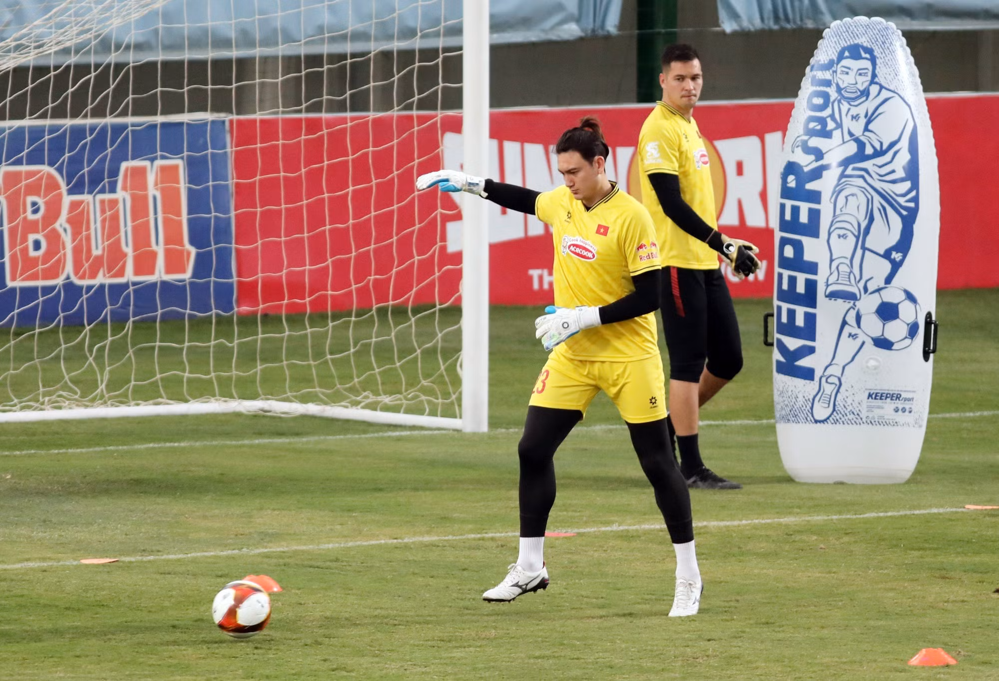 Đây là lần đầu tiên hai thủ môn Việt kiều Đặng Văn Lâm và Nguyễn Filip được triệu tập cùng nhau.