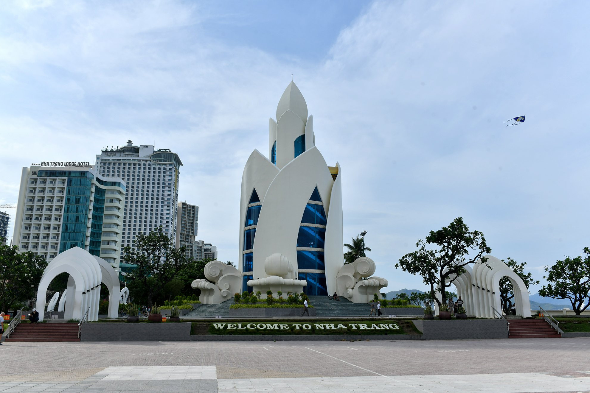 Tháp Trầm Hương xinh đẹp nằm sát bờ biển. Tháp Trầm Hương xinh đẹp nằm sát bờ biển.