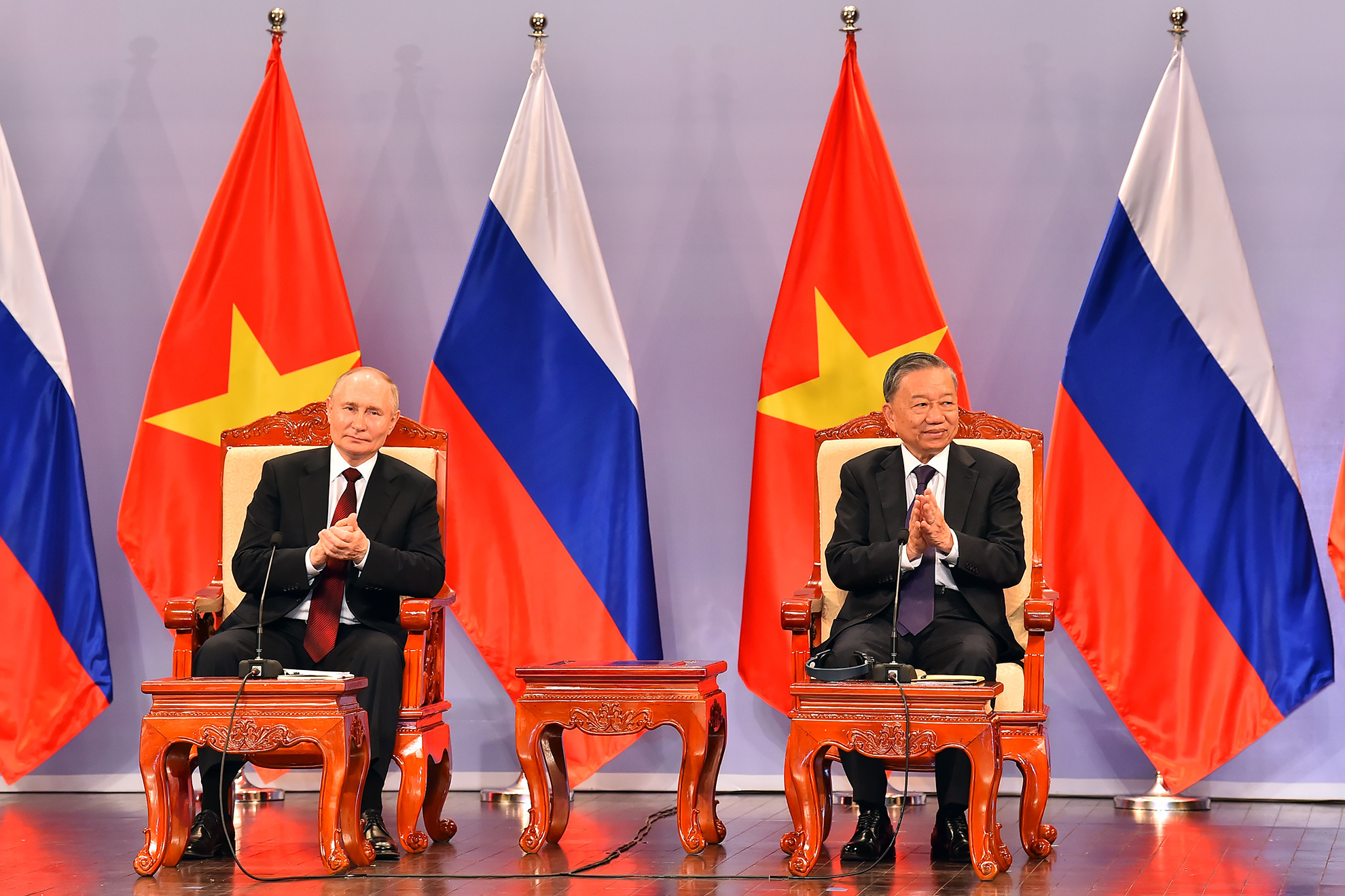 Chủ tịch nước Tô Lâm và Tổng thống Liên bang Nga Vladimir Putin tại buổi gặp.