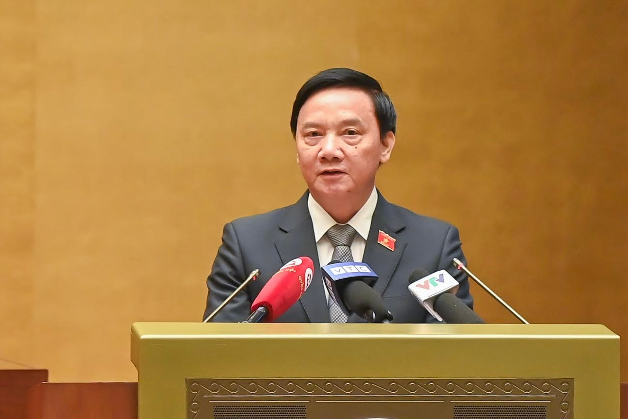 Phó Chủ tịch Quốc hội Nguyễn Khắc Định giới thiệu về mục đích xuất bản và giá trị, ý nghĩa, nội dung cuốn sách.