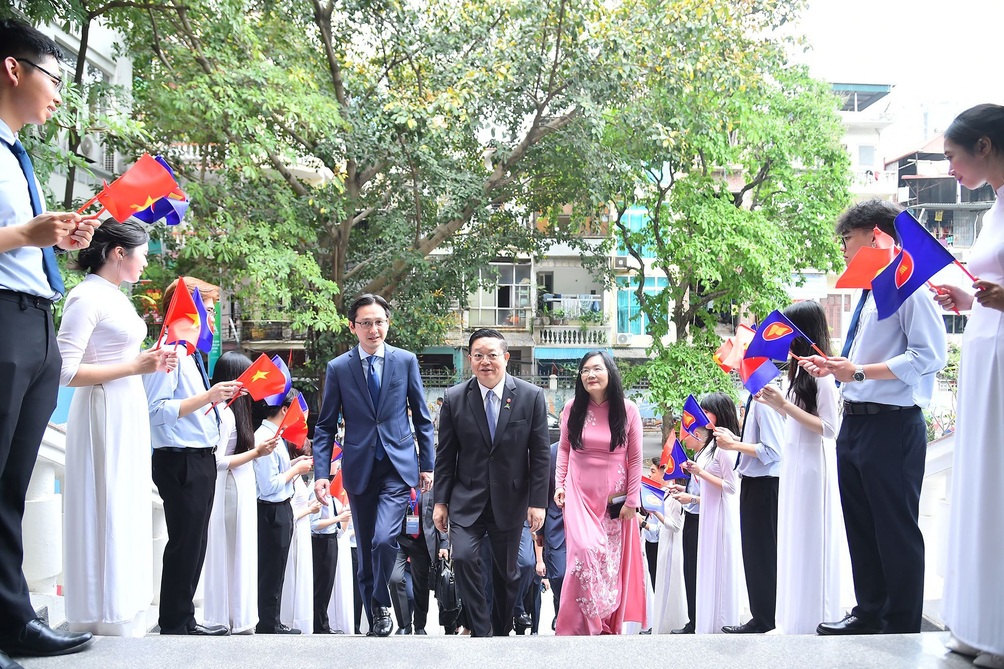 Trước đó, Tổng Thư ký ASEAN Kao Kim Hourn cùng Thứ trưởng Ngoại giao Đỗ Hùng Việt và Quyền Giám đốc Học viện Ngoại giao Phạm Lan Dung tham dự buổi “Đối thoại giữa Tổng Thư ký ASEAN Kao Kim Hourn với thanh niên các nước ASEAN”.