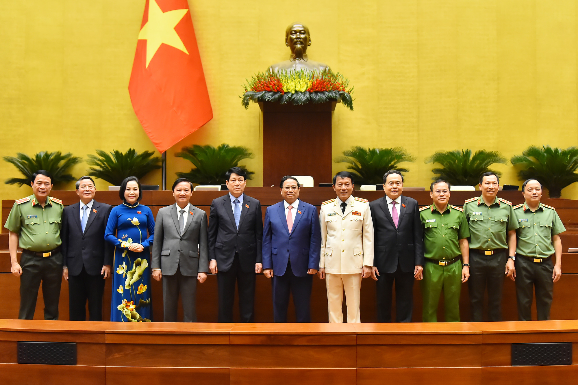 Thủ tướng Phạm Minh Chính, Chủ tịch Quốc hội Trần Thanh Mẫn, Thường trực Ban Bí thư Lương Cường cùng các Phó Chủ tịch Quốc hội và lãnh đạo Bộ Công an tại phiên họp.