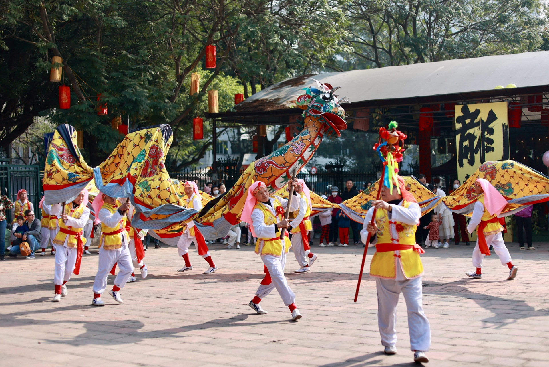 Ngoài ra, còn có các hoạt động nghệ thuật tại Hội Chữ Xuân được tổ chức tại Hồ Văn, nhằm phục vụ nhu cầu của du khách đến thưởng thức nhân dịp đầu xuân năm mới.
