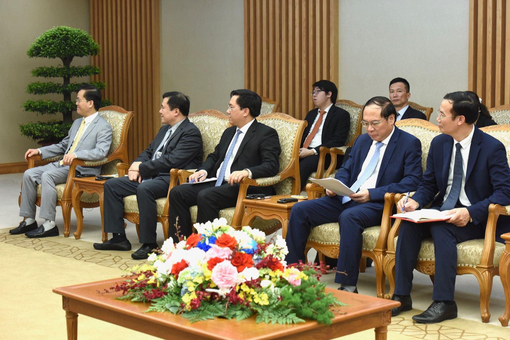 Đại diện lãnh đạo các bộ, ban, ngành của Chính phủ Việt Nam tham dự buổi tiếp