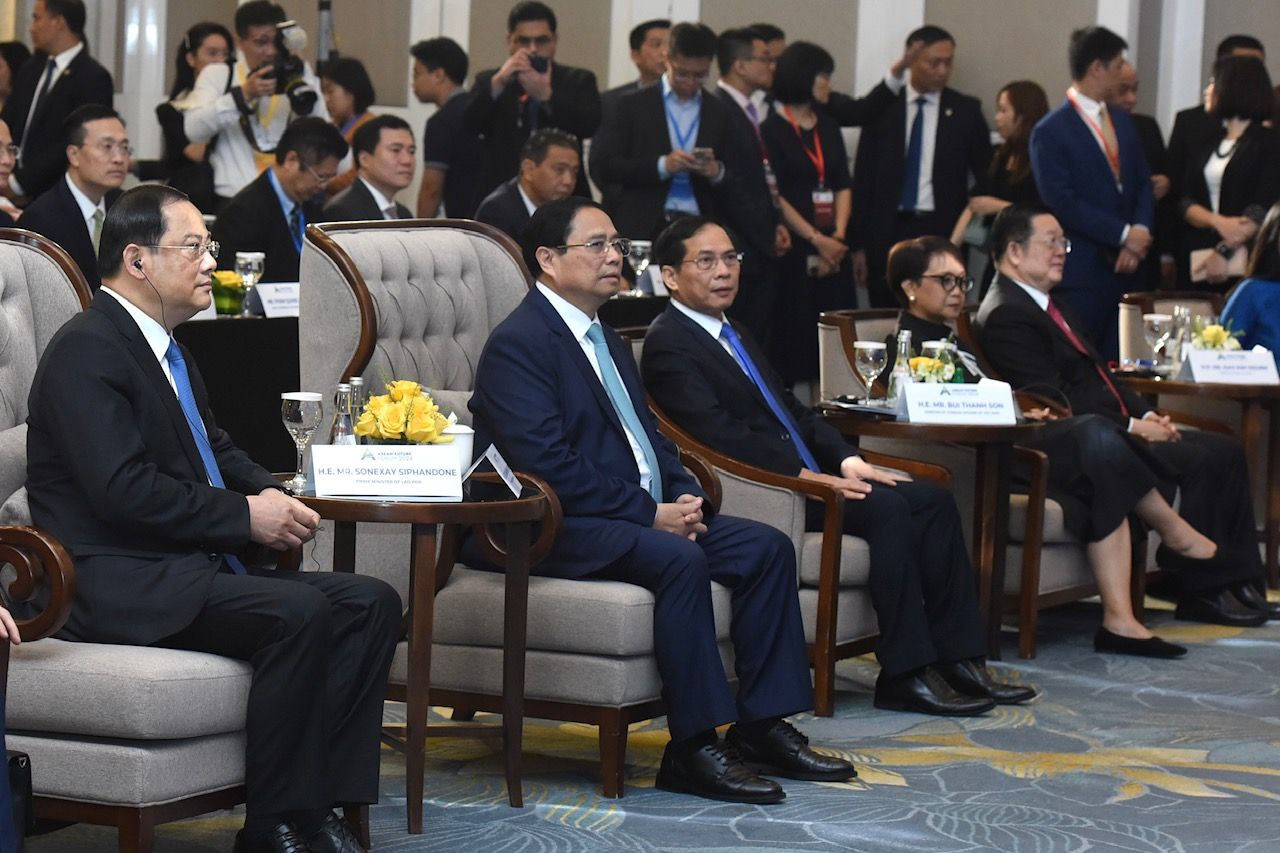 Thủ tướng Phạm Minh Chính và Thủ tướng Lào Sonexay Siphandone tại Diễn đàn Tương lai ASEAN 2024.