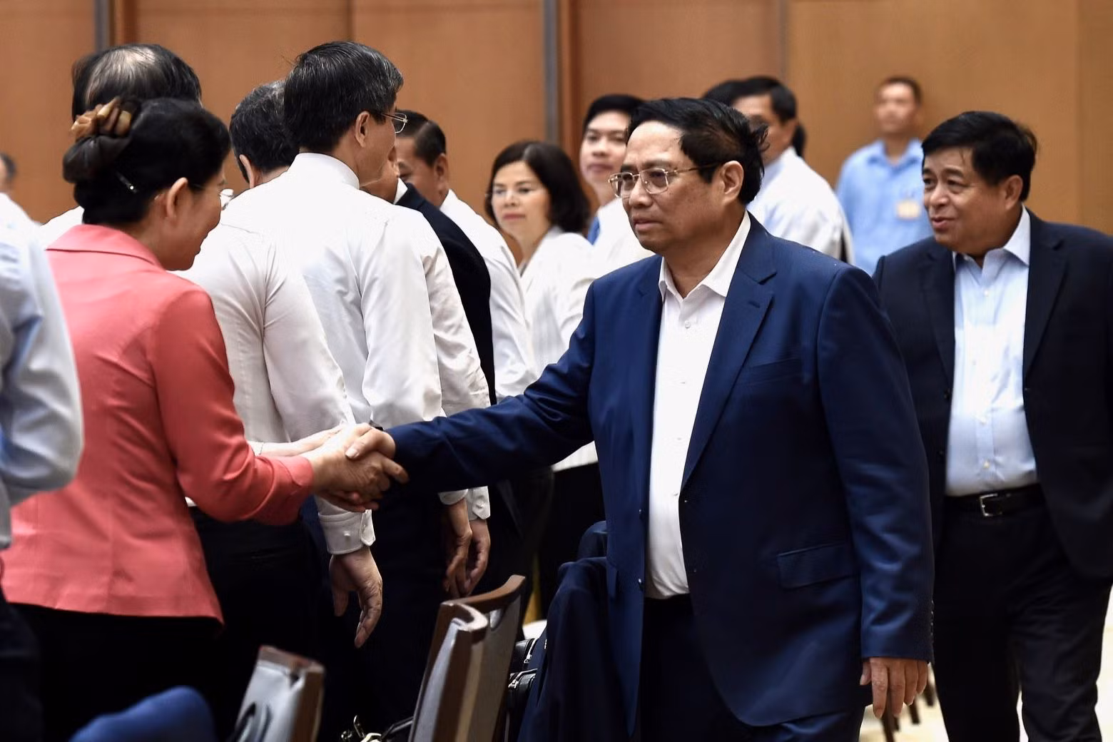 Thủ tướng Phạm Minh Chính, Chủ tịch Hội đồng điều phối vùng Đồng bằng sông Hồng (Hội đồng) với các đại biểu tham dự Hội nghị lần thứ 3.