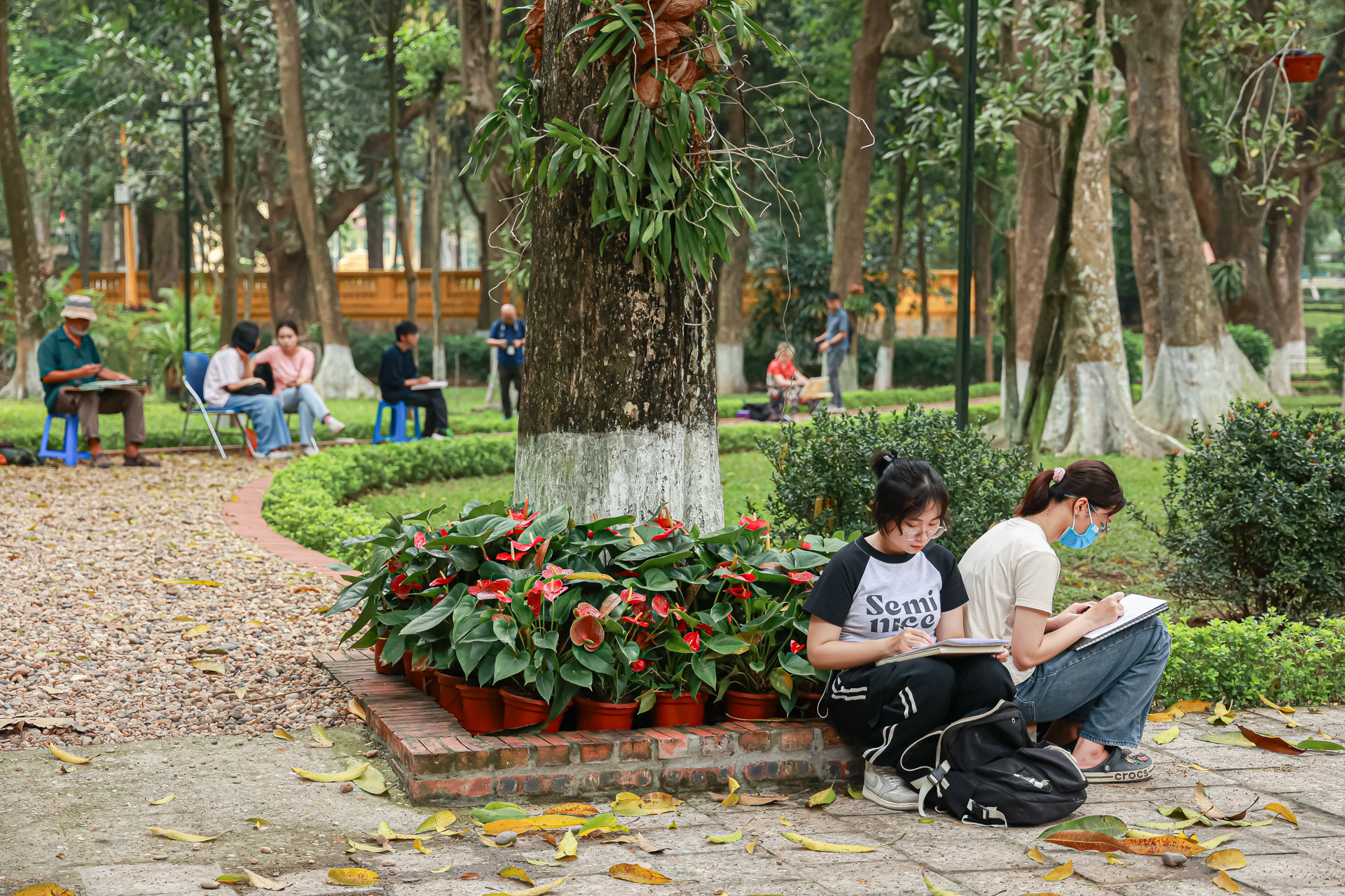 "Hãy tìm cho mình một chỗ thoải mái để bắt đầu vẽ" cũng chính là bước đầu tiên trong những hướng dẫn của ông. "Hãy tìm cho mình một chỗ thoải mái để bắt đầu vẽ" cũng chính là bước đầu tiên trong những hướng dẫn của ông.