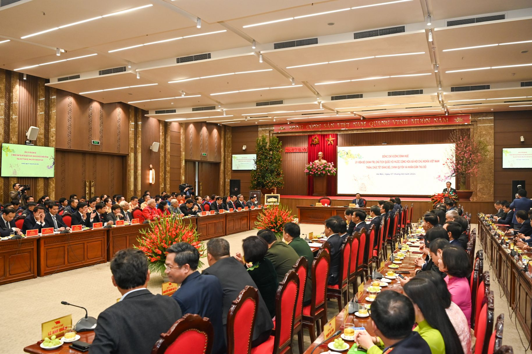 Quang cảnh hội nghị tại Trụ sở Thành ủy Hà Nội. Quang cảnh hội nghị tại Trụ sở Thành ủy Hà Nội.