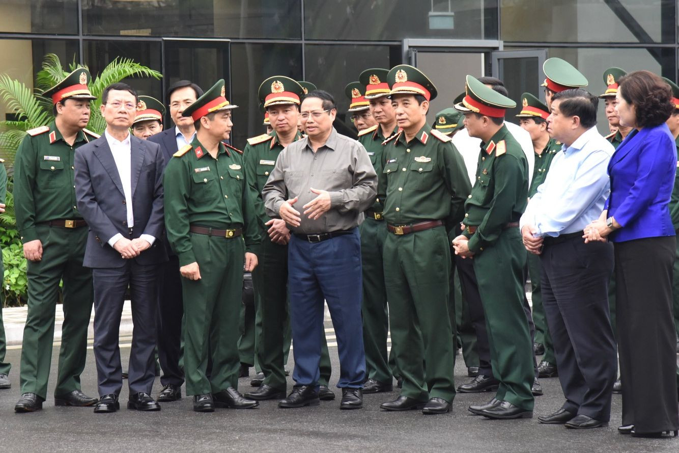 Thủ tướng Phạm Minh Chính tham quan trưng bày sản phẩm công nghệ cao của Tập đoàn Viettel. Thủ tướng Phạm Minh Chính tham quan trưng bày sản phẩm công nghệ cao của Tập đoàn Viettel.