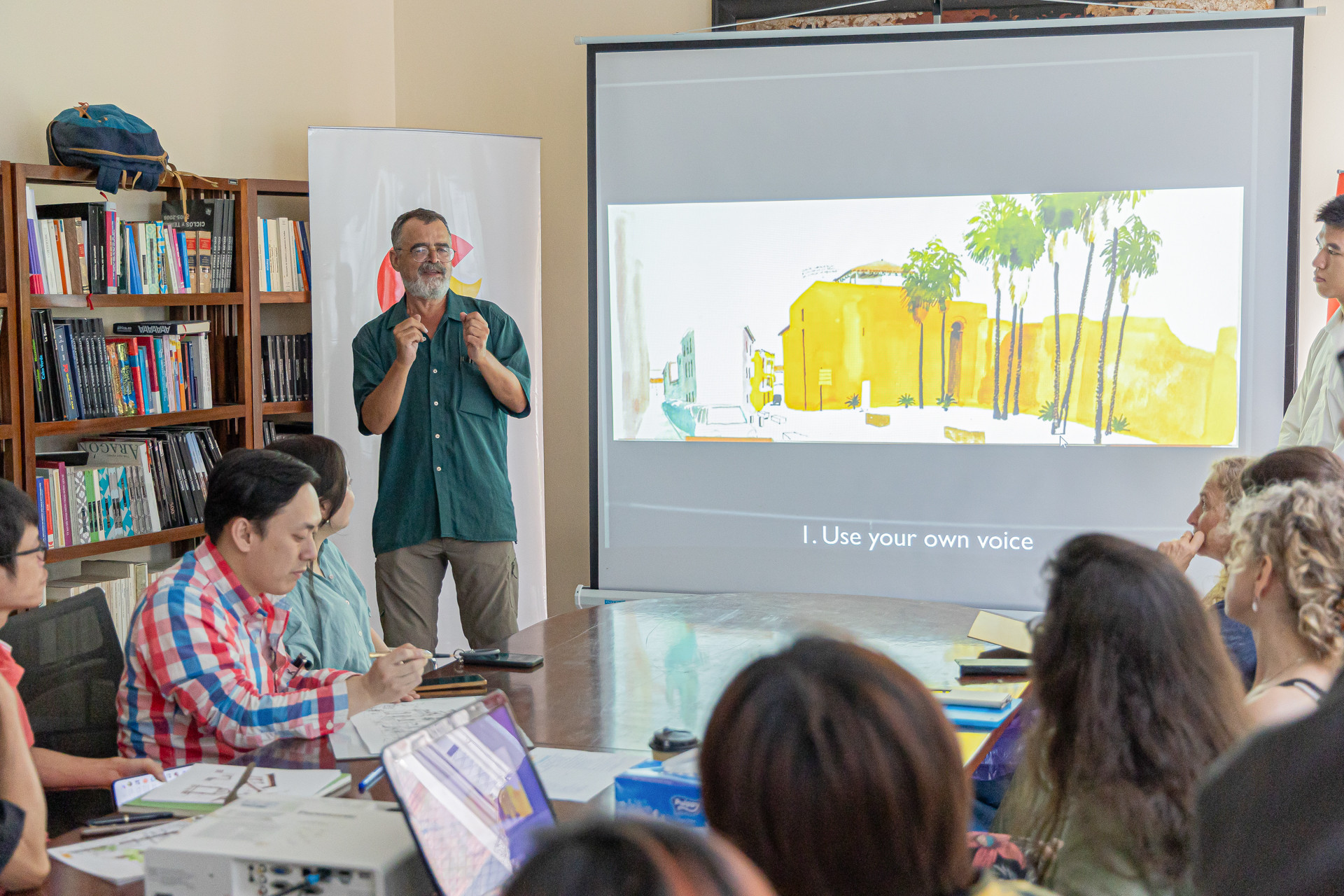 Trong buổi nói chuyện, Enrique Flores đã có những chia sẻ chân thành với các bạn sinh viên ngành Thiết kế mỹ thuật số trường FPT và một số sinh viên người Tây Ban Nha đang có mặt tại Hà Nội về kinh nghiệm, động lực và nguồn cảm hứng để lưu giữ lại nét đẹp về cuộc sống và con người ở nhiều nơi trên thế giới mà ông tới thăm, trong đó có Việt Nam. Trong buổi nói chuyện, Enrique Flores đã có những chia sẻ chân thành với các bạn sinh viên ngành Thiết kế mỹ thuật số trường FPT và một số sinh viên người Tây Ban Nha đang có mặt tại Hà Nội về kinh nghiệm, động lực và nguồn cảm hứng để lưu giữ lại nét đẹp về cuộc sống và con người ở nhiều nơi trên thế giới mà ông tới thăm, trong đó có Việt Nam.
