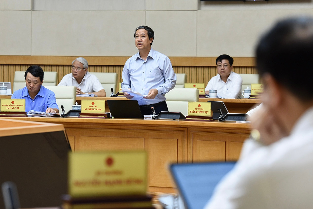 Bộ trưởng Giáo dục và Đào tạo Nguyễn Kim Sơn phát biểu ý kiến tại phiên họp.