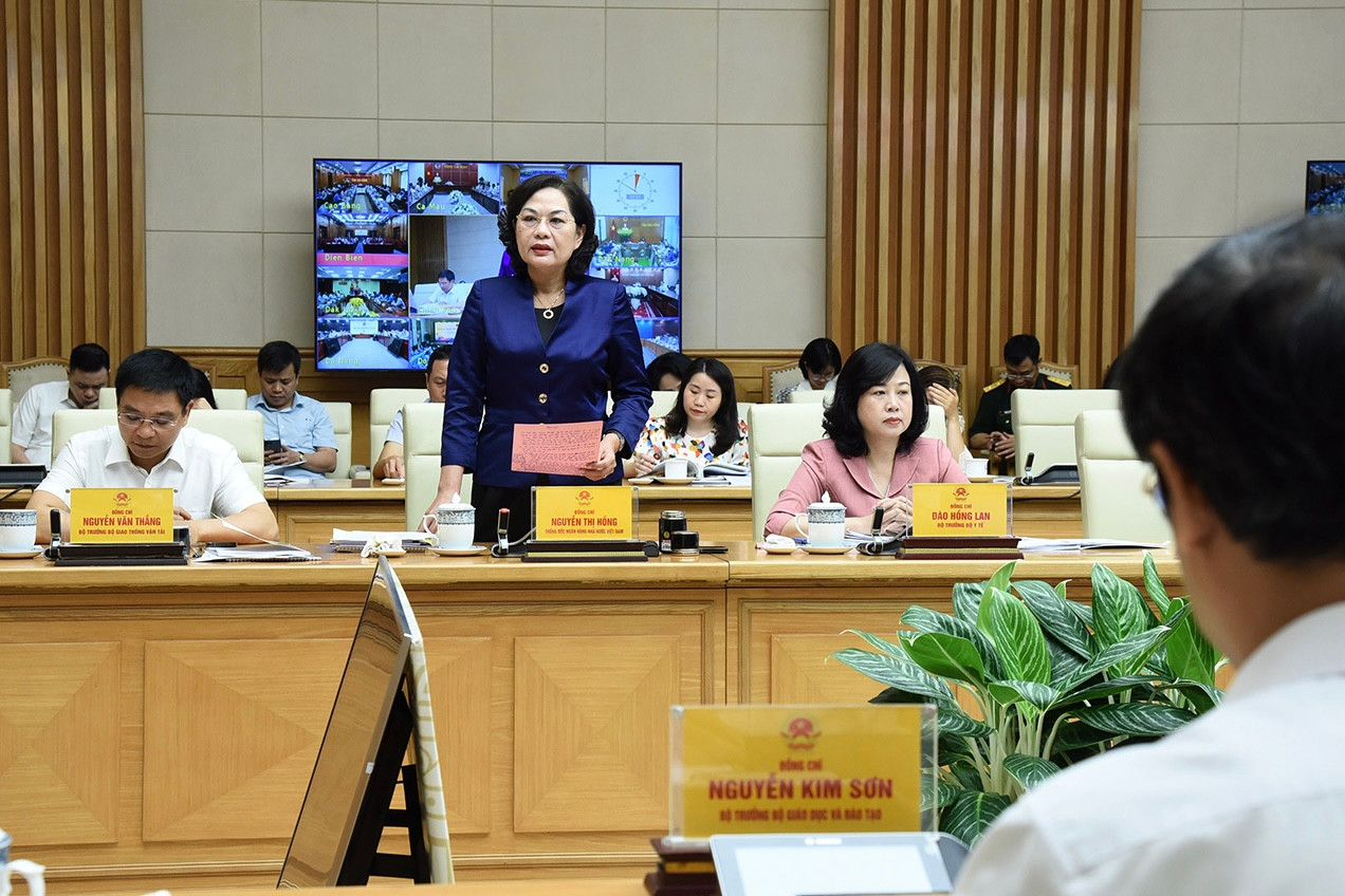 Thống đốc Ngân hàng Nhà nước Việt Nam Nguyễn Thị Hồng báo cáo kết quả triển khai công tác cải cách hành chính ngành Ngân hàng.