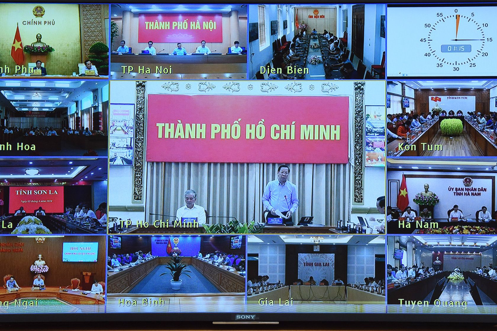 Chủ tịch Ủy ban nhân dân Thành phố Hồ Chí Minh Phan Văn Mãi phát biểu tại điểm cầu Thành phố Hồ Chí Minh.