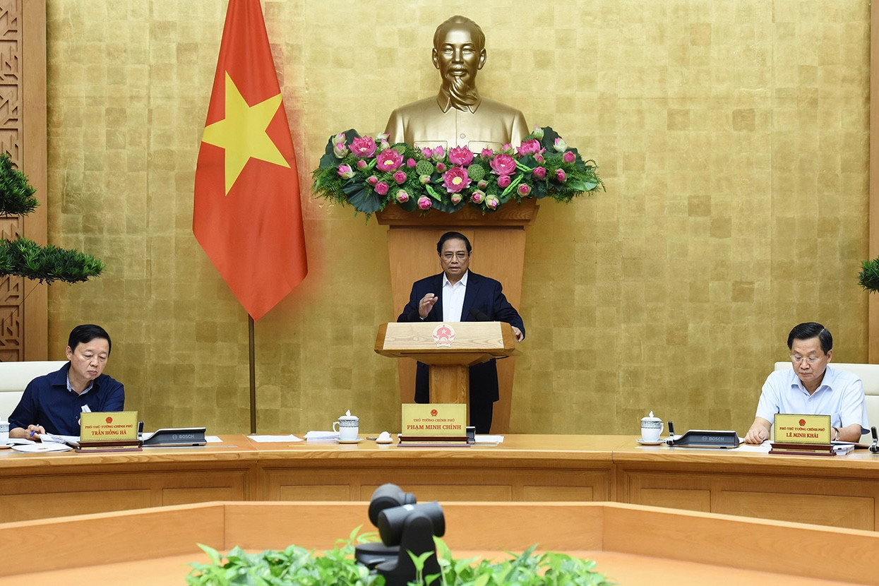 Thủ tướng đề nghị các đại biểu tập trung trí tuệ, tiếp tục tinh thần đổi mới; trình bày báo cáo, phát biểu ý kiến ngắn gọn, rõ ý, đi thẳng vào vấn đề; tập trung trao đổi về các vấn đề quan trọng, còn ý kiến khác nhau cần thảo luận, xin ý kiến Chính phủ.