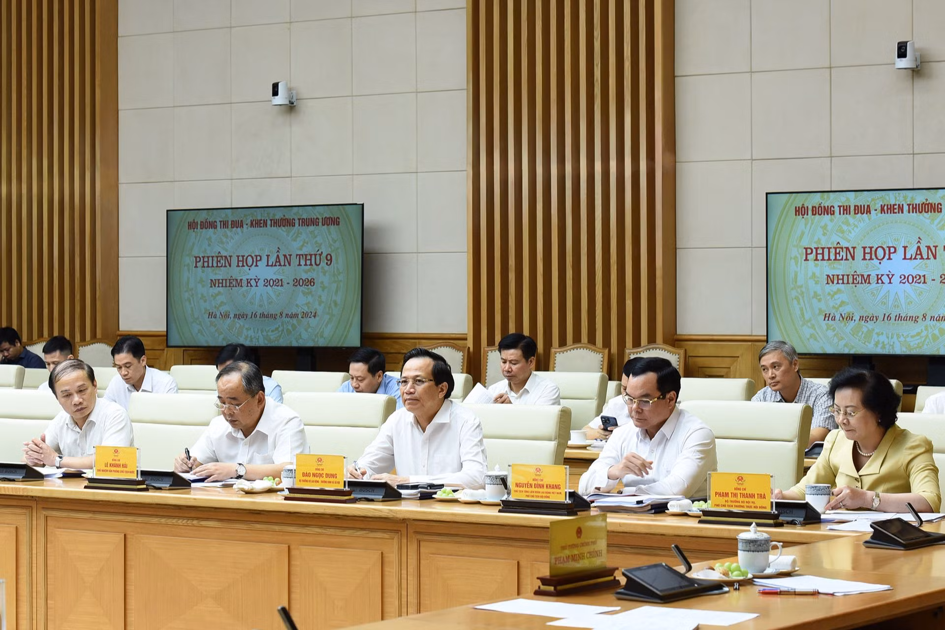 Các đại biểu tham dự Phiên họp.