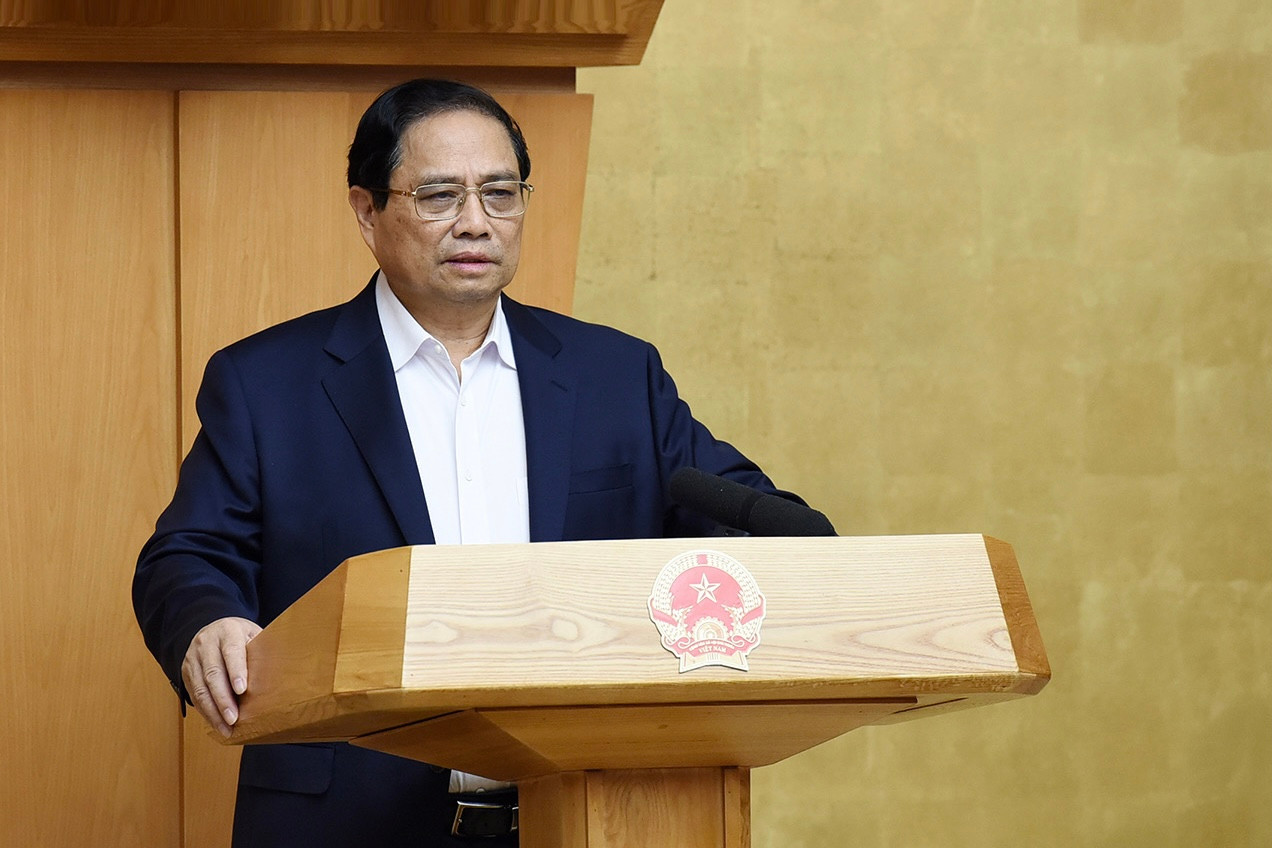 Thủ tướng Phạm Minh Chính phát biểu ý kiến chỉ đạo phiên họp. Thủ tướng nhắc lại yêu cầu các bộ trưởng, thủ trưởng các cơ quan ngang bộ trực tiếp lãnh đạo, chỉ đạo công tác xây dựng thể chế; thường xuyên rà soát, xem xét các vướng mắc, vấn đề phát sinh trên thực tiễn, những vấn đề mới, những vấn đề cần phải có các quy định pháp luật.