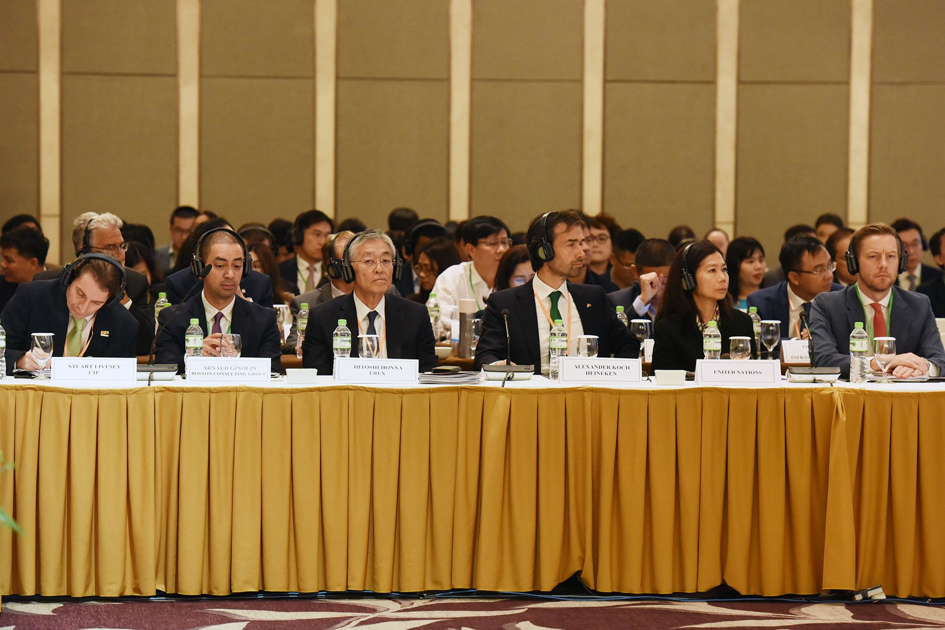 Các đại biểu tham dự Diễn đàn.