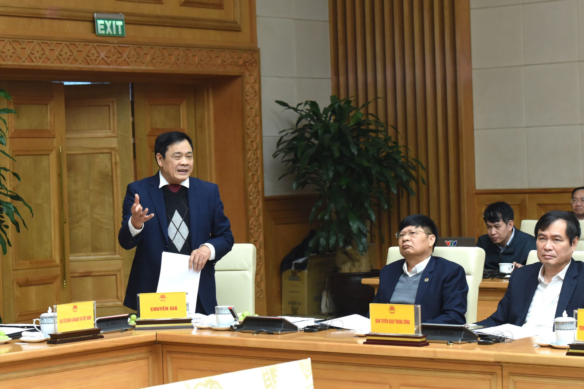 Chuyên gia Kinh tế phát biểu tại diễn đàn. Chuyên gia Kinh tế phát biểu tại diễn đàn.