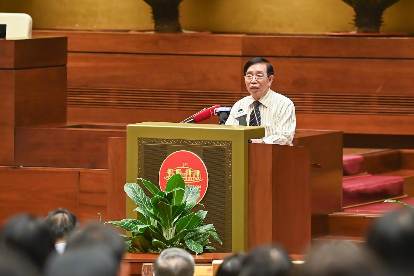 Nguyên Chủ nhiệm Văn phòng Quốc hội Bùi Ngọc Thanh phát biểu cảm nhận về cuốn sách.