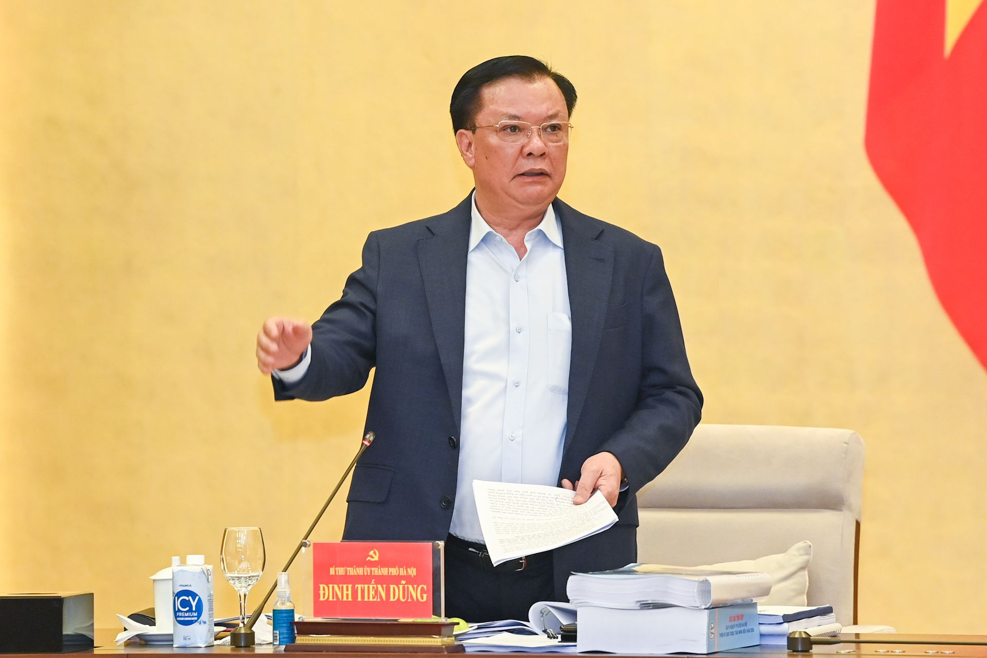 Bí thư Thành ủy Đinh Tiến Dũng phát biểu tại cuộc làm việc.