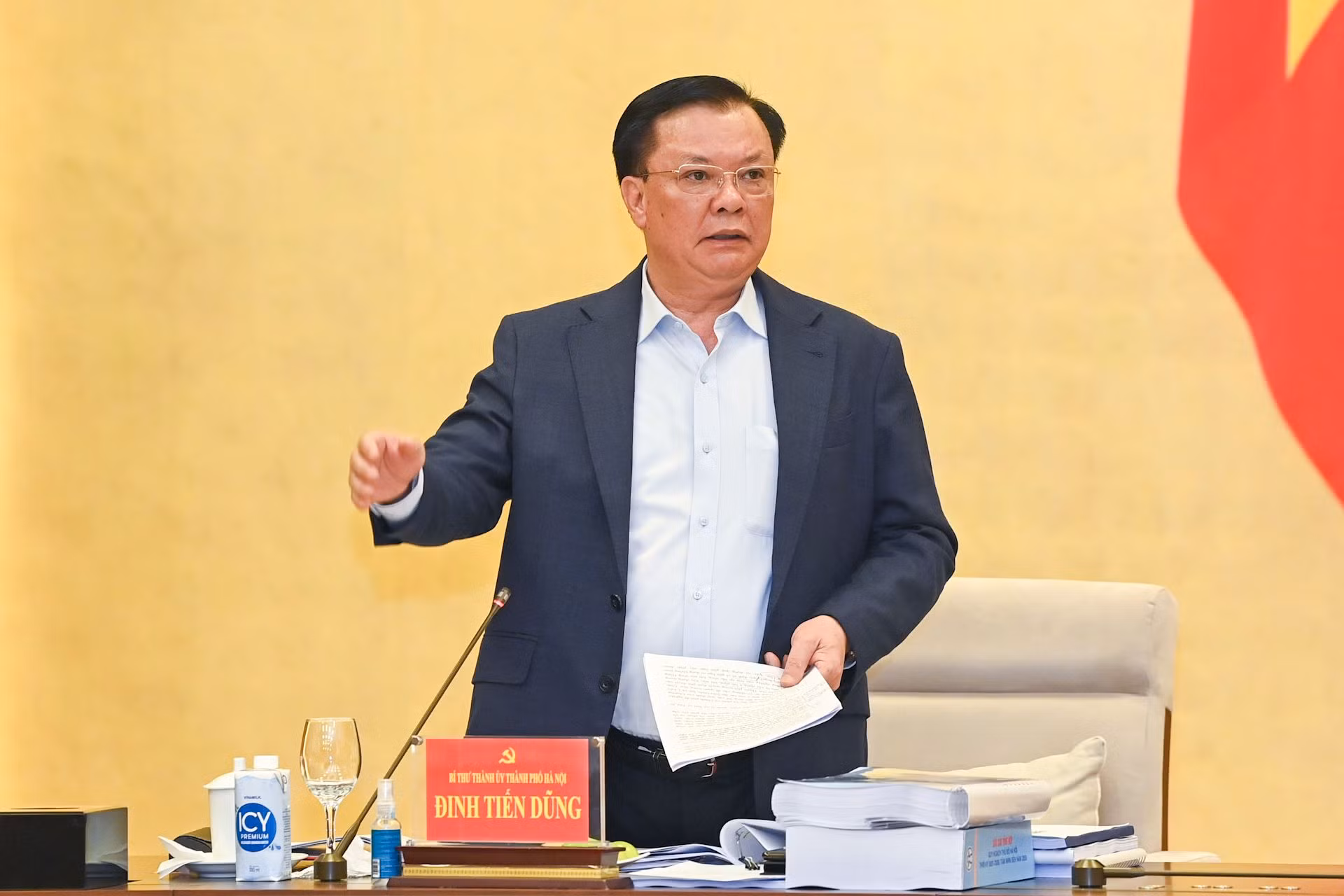 Bí thư Thành ủy Đinh Tiến Dũng phát biểu tại cuộc làm việc.