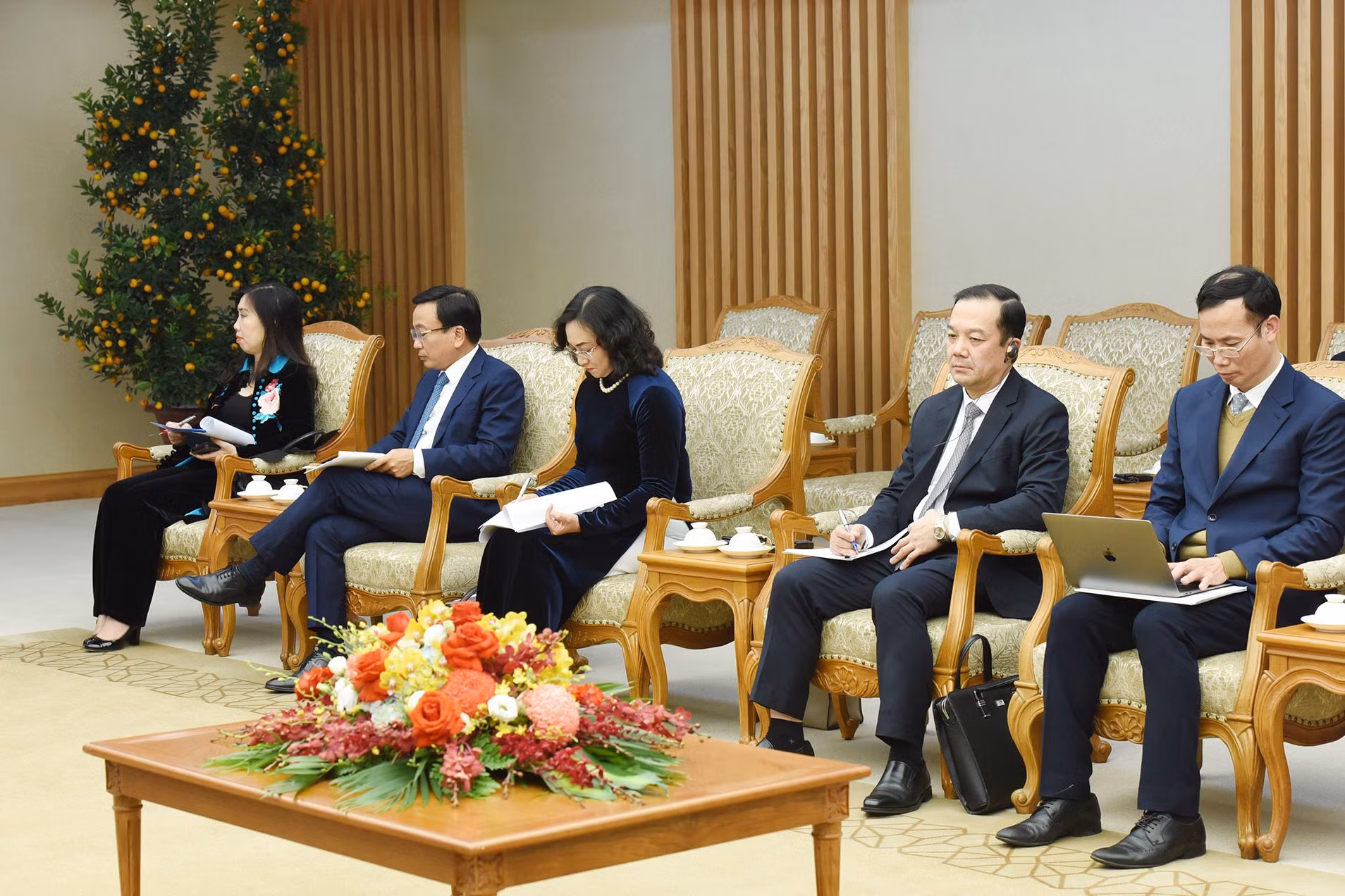 Đại diện lãnh đạo các bộ, ban, ngành tham dự buổi tiếp.