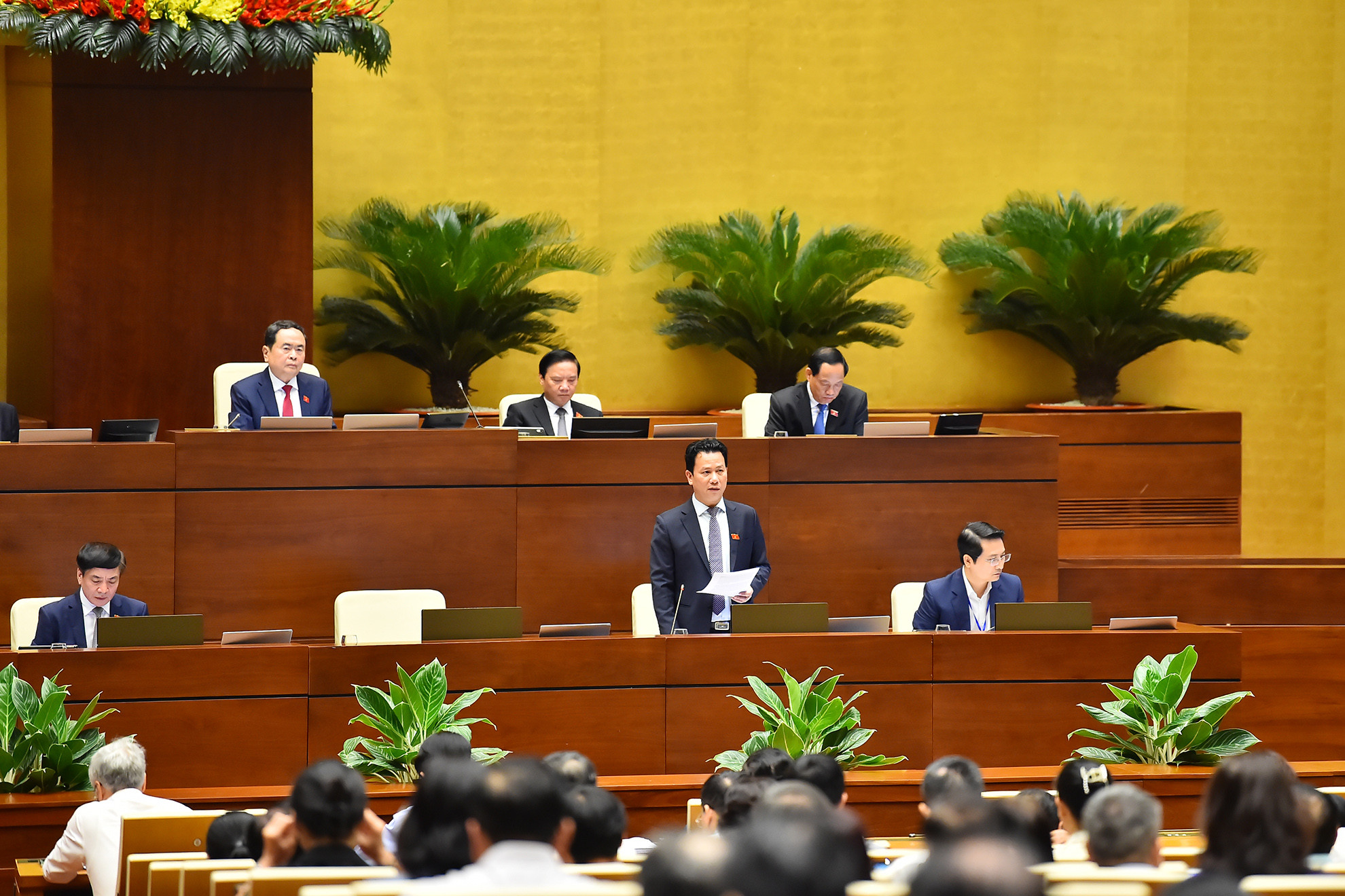 Bộ trưởng Tài nguyên và Môi trường Đặng Quốc Khánh trả lời chất vấn các đại biểu Quốc hội.