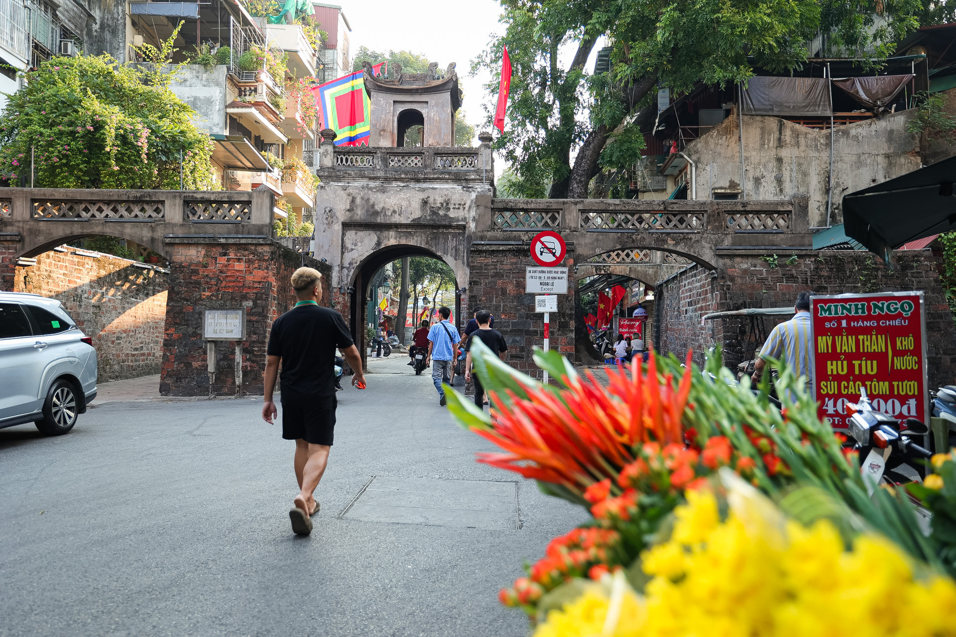 Ô Quan Chưởng, nơi chào đón đoàn quân tiến về giải phóng Thủ đô.