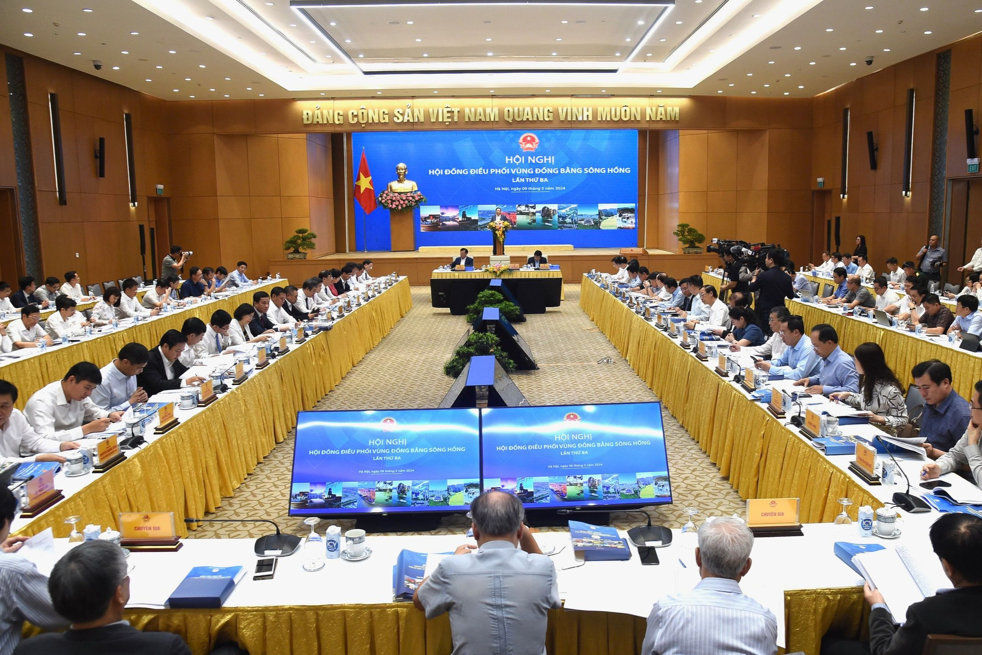 Thủ tướng Phạm Minh Chính chủ trì hội nghị.