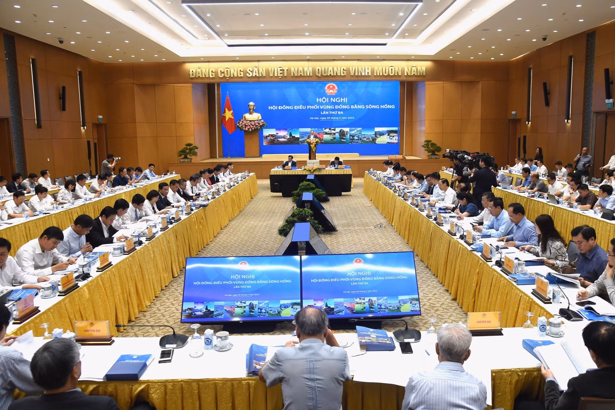 Thủ tướng Phạm Minh Chính chủ trì hội nghị.