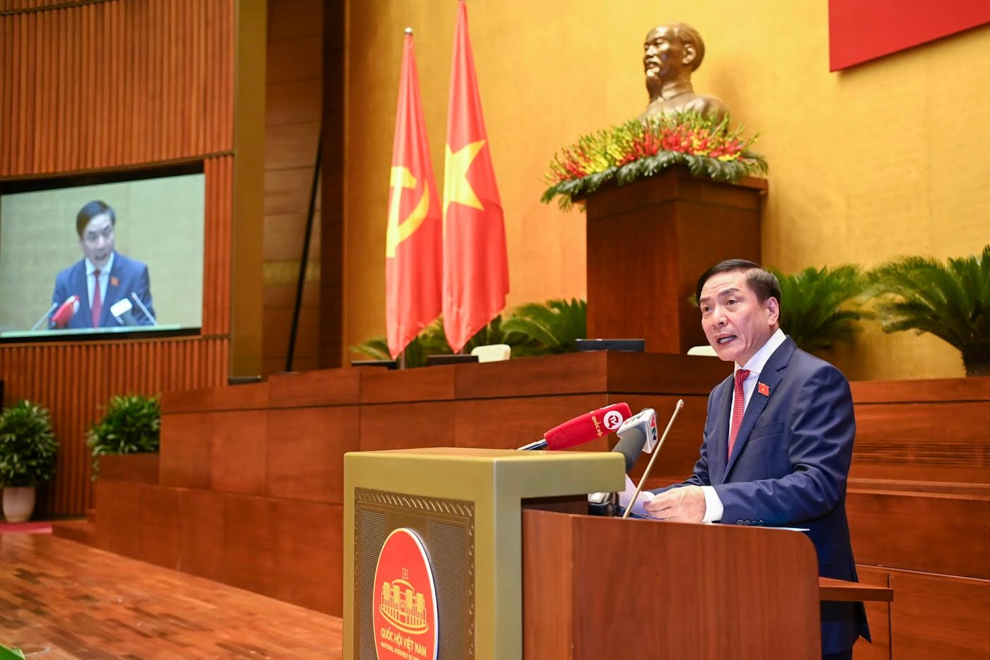 Tổng Thư ký, Chủ nhiệm Văn phòng Quốc hội Bùi Văn Cường phát biểu mở đầu lễ ra mắt cuốn sách.