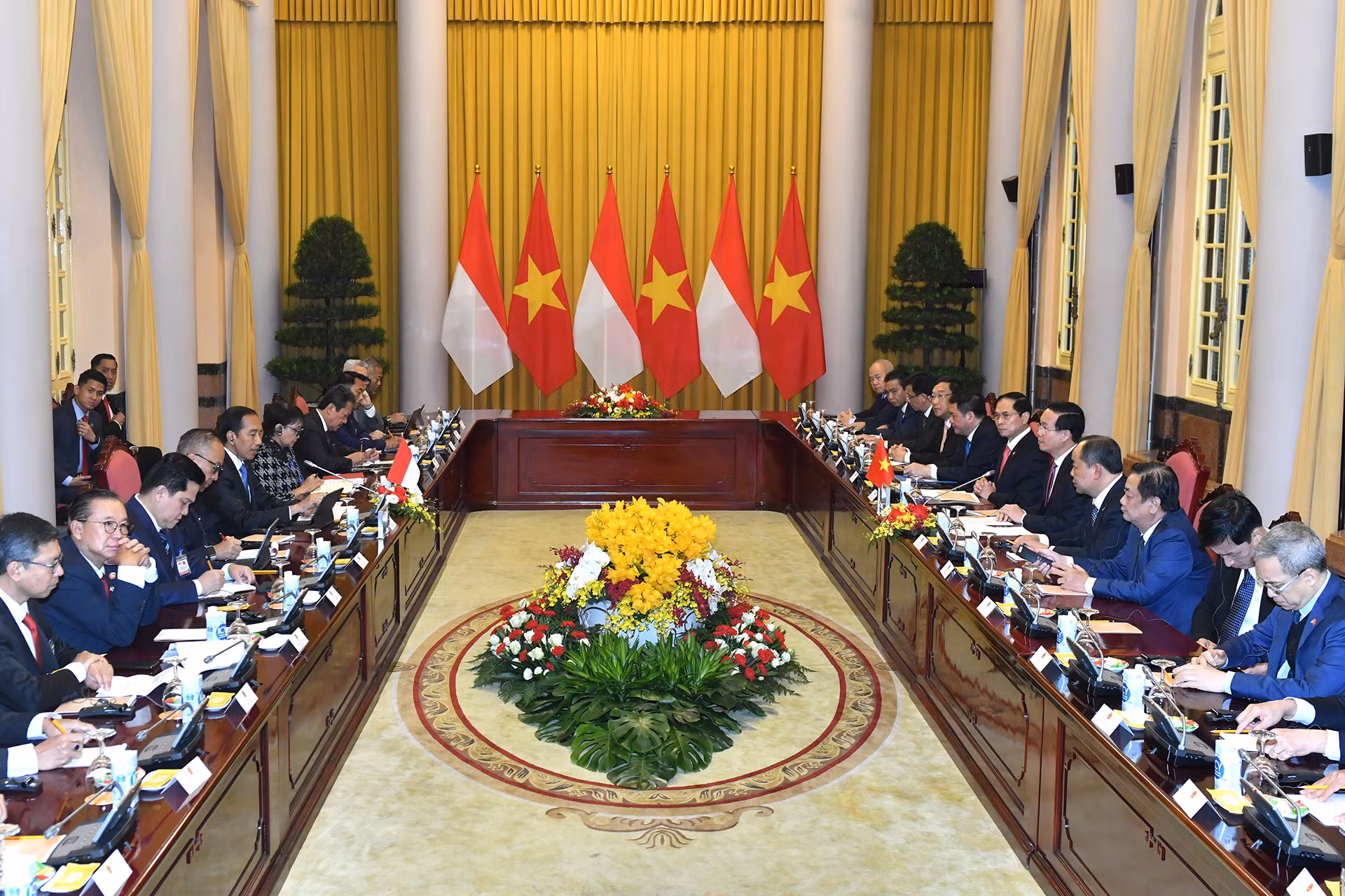 Quang cảnh cuộc hội đàm giữa Chủ tịch nước Võ Văn Thưởng với Tổng thống Cộng hòa Indonesia Joko Widodo.