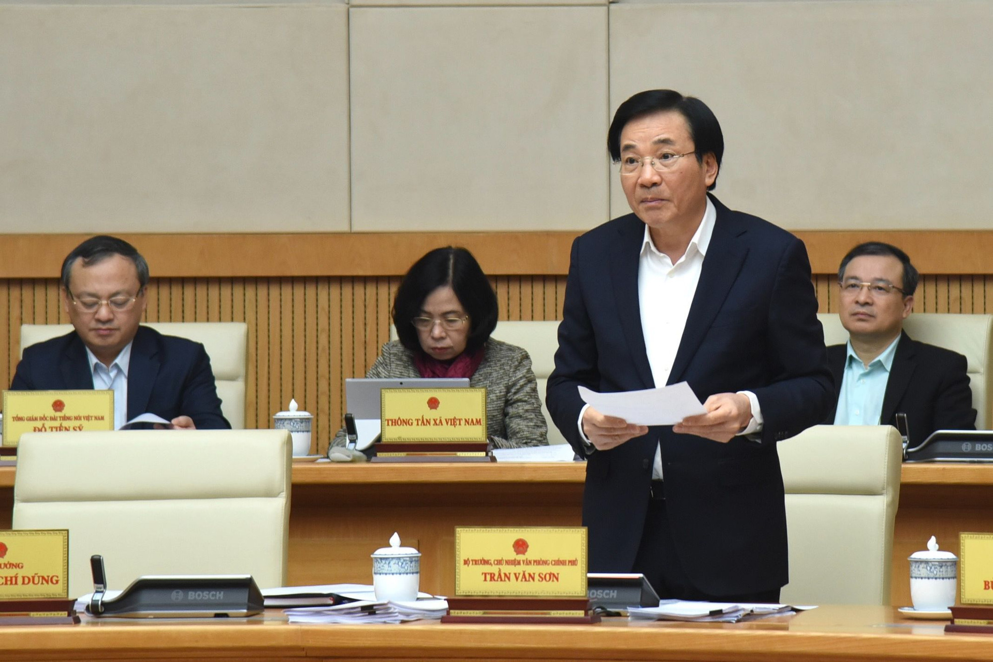 Bộ trưởng, Chủ nhiệm Văn phòng Chính phủ Trần Văn Sơn phát biểu.