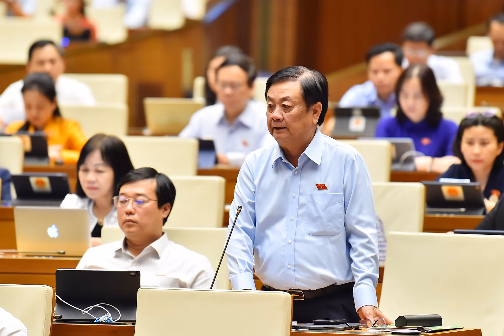 Bộ trưởng Nông nghiệp và Phát triển nông thôn Lê Minh Hoan tham gia trả lời chất vấn các đại biểu Quốc hội liên quan đến lĩnh vực phụ trách.