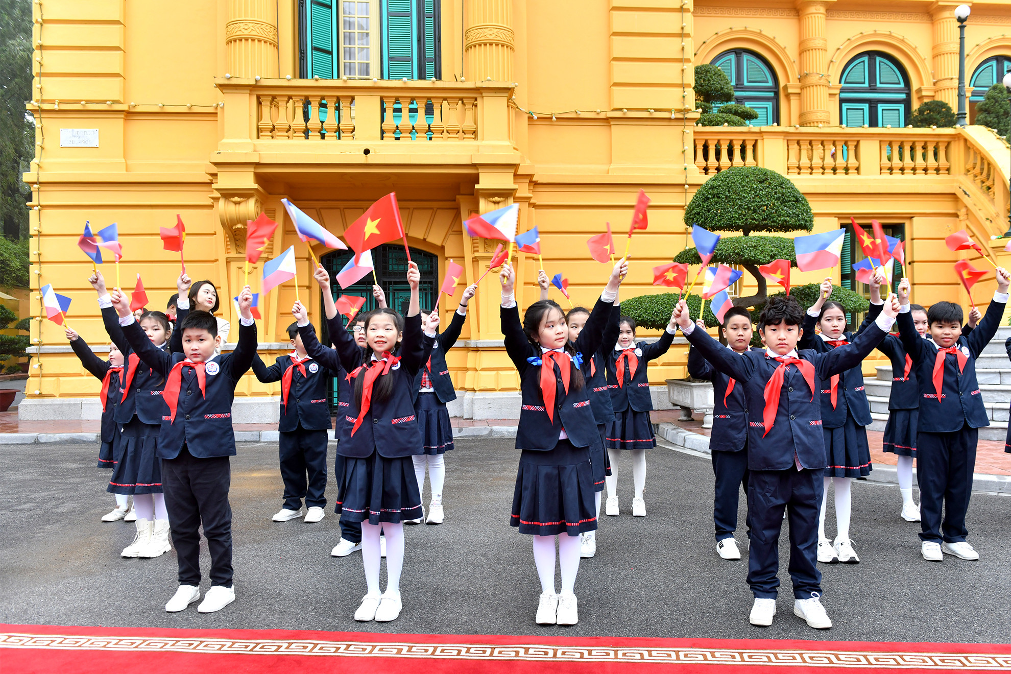 Thiếu nhi Thủ đô chào đón Tổng thống Philippines Ferdinand Romualdez Marcos Jr. và phu nhân thăm cấp Nhà nước tới Việt Nam.