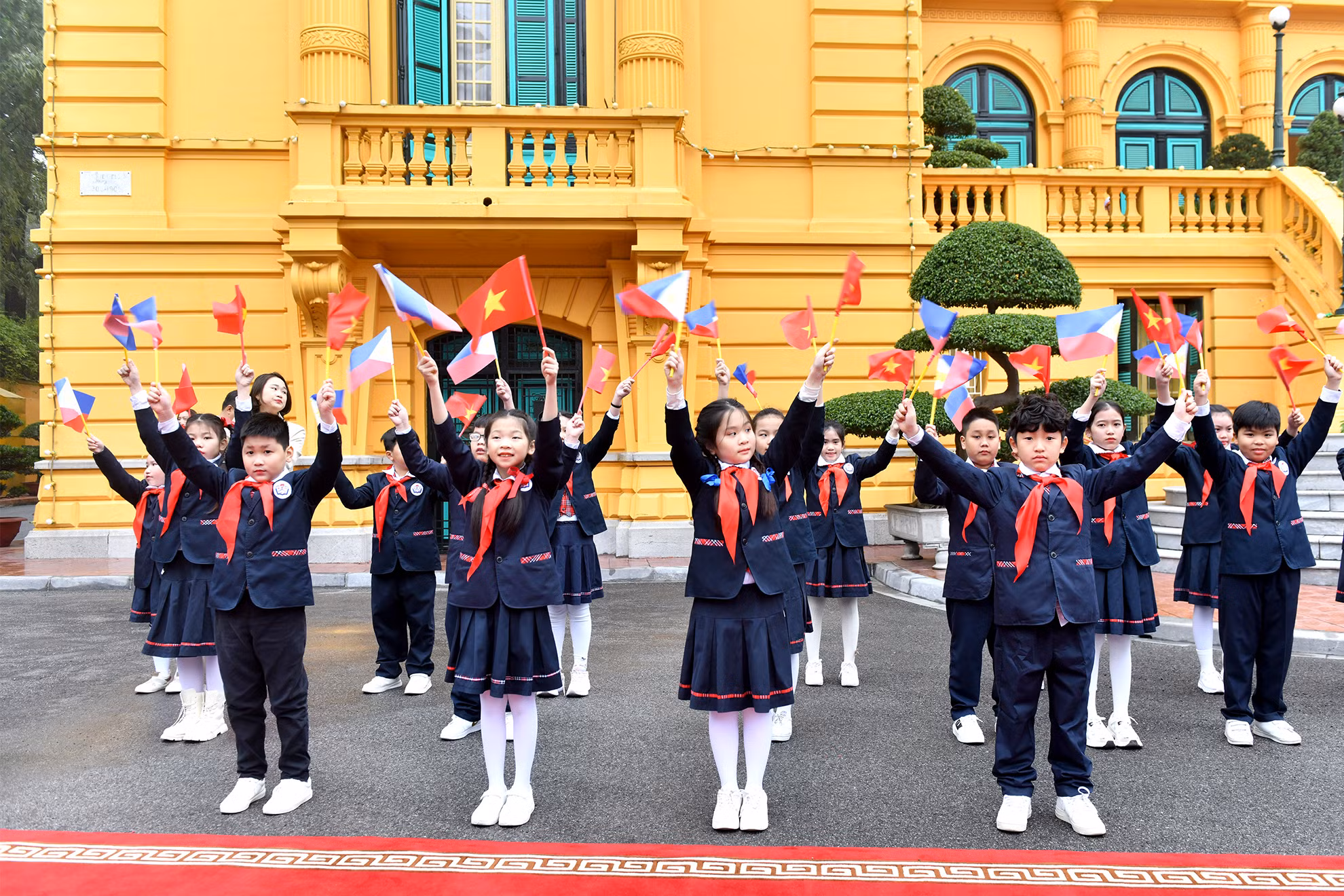 Thiếu nhi Thủ đô chào đón Tổng thống Philippines Ferdinand Romualdez Marcos Jr. và phu nhân thăm cấp Nhà nước tới Việt Nam.