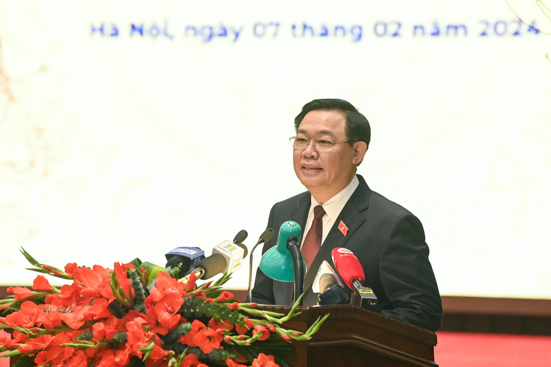 Chủ tịch Quốc hội Vương Đình Huệ phát biểu chúc Tết Đảng bộ, chính quyền và nhân dân Thủ đô. Chủ tịch Quốc hội Vương Đình Huệ phát biểu chúc Tết Đảng bộ, chính quyền và nhân dân Thủ đô.