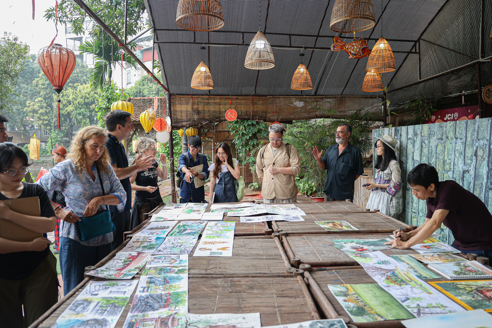 Theo ban tổ chức, các bức tranh trong chương trình sẽ được chuyển tới Bộ Văn hóa, Thể thao và Du lịch Việt Nam để trưng bày tại một buổi triển lãm về các công trình, địa điểm du lịch hấp dẫn của Thủ đô Hà Nội trong thời gian tới. Theo ban tổ chức, các bức tranh trong chương trình sẽ được chuyển tới Bộ Văn hóa, Thể thao và Du lịch Việt Nam để trưng bày tại một buổi triển lãm về các công trình, địa điểm du lịch hấp dẫn của Thủ đô Hà Nội trong thời gian tới.