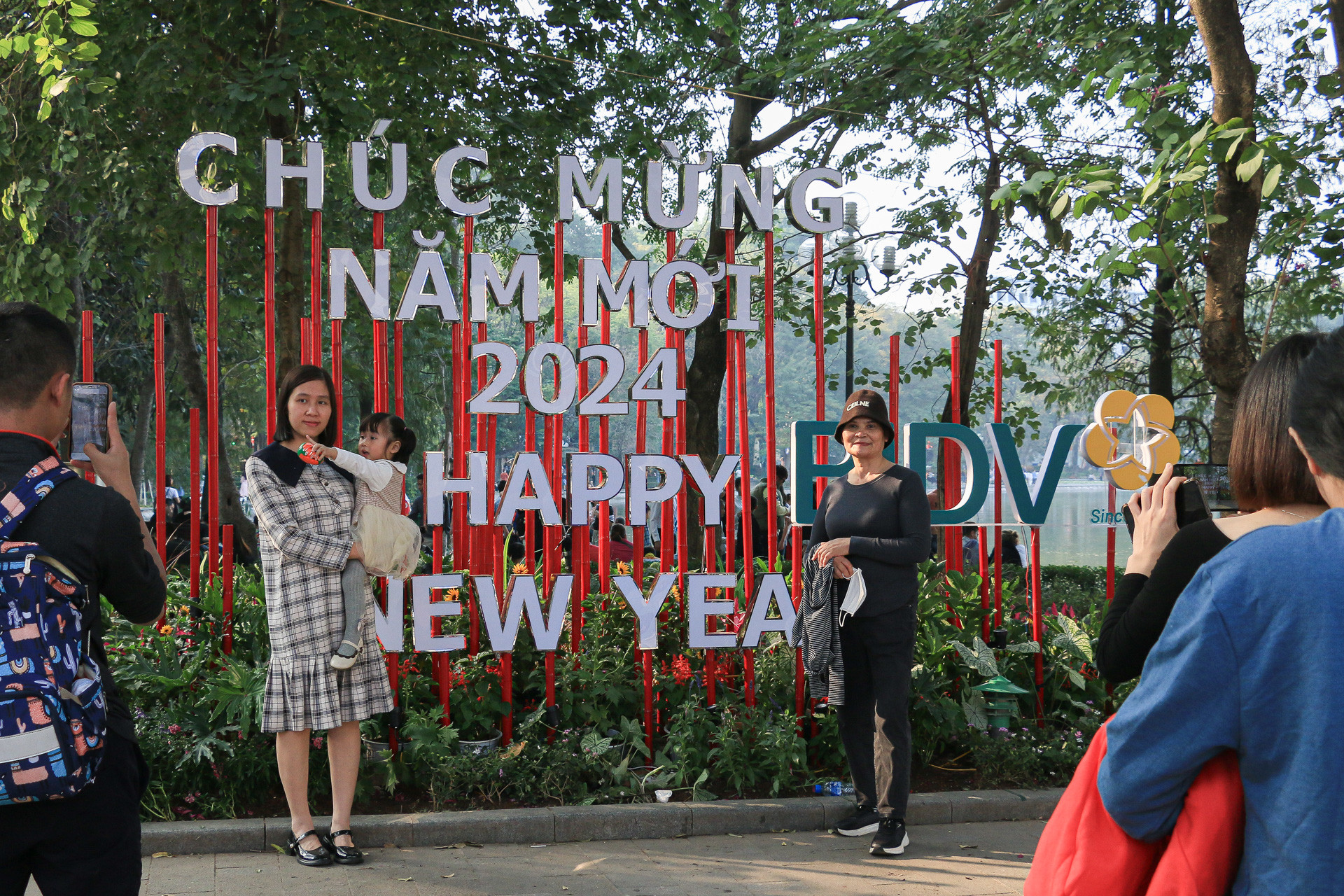 Đây là dịp để các gia đình tranh thủ dành thời gian lưu lại kỉ niệm đẹp bên nhau, khởi đầu cho một năm mới an khang, thịnh vượng.