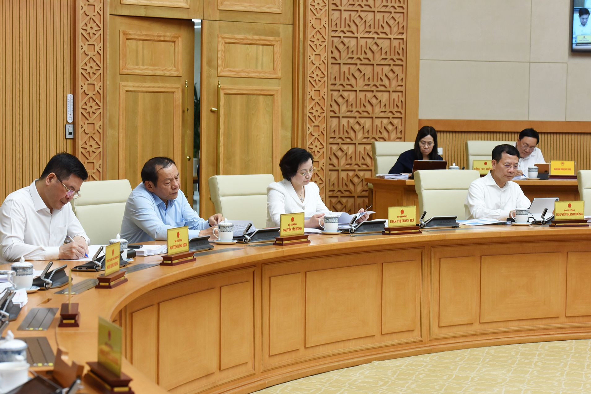 Đại diện lãnh đạo các bộ, ban, ngành tham dự phiên họp.