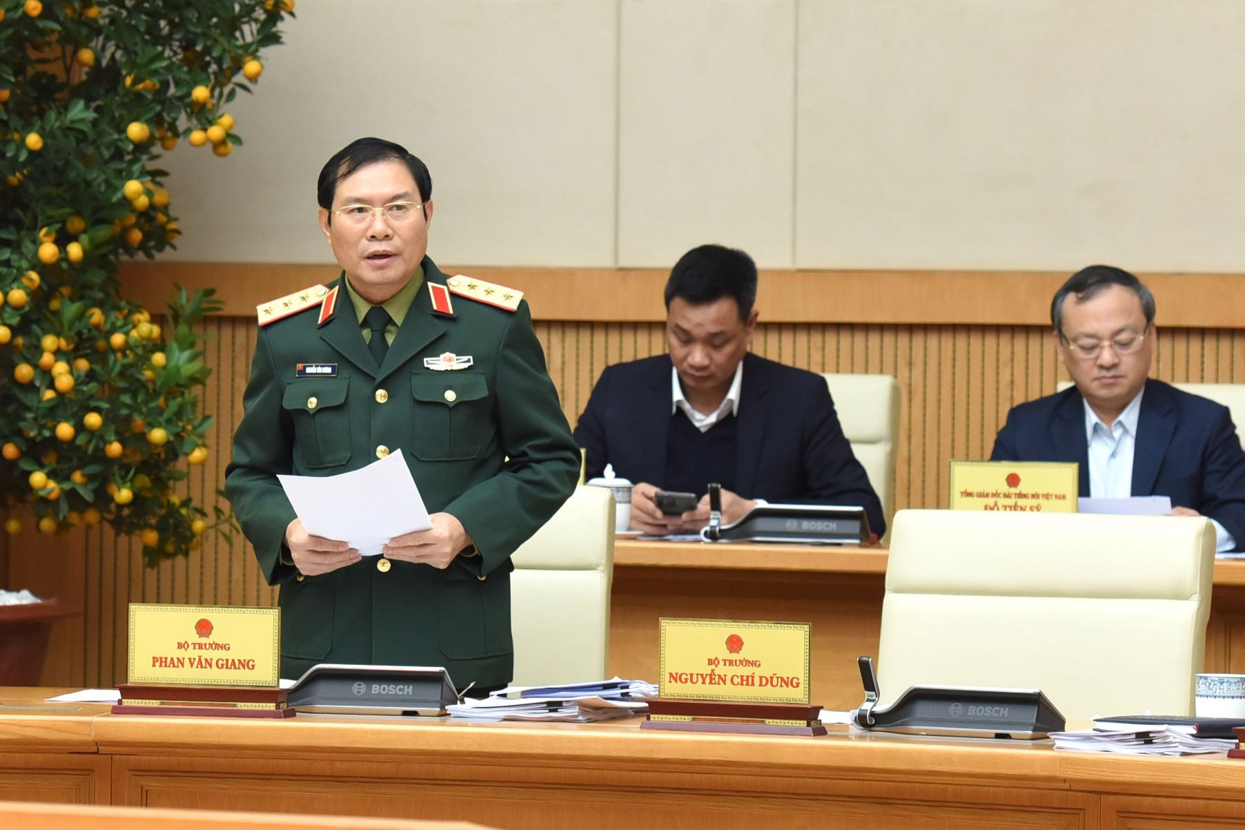 Tổng Tham mưu trưởng, Thứ trưởng Quốc phòng Nguyễn Tân Cương phát biểu.