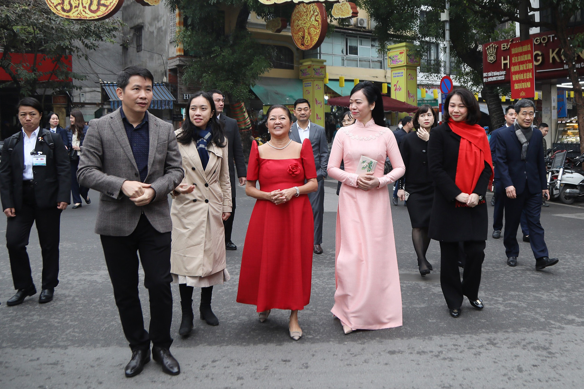 Được hình thành từ những năm đầu thế kỷ XX, chợ hoa Hàng Lược là một trong những nơi thể hiện nét đẹp văn hóa của Hà Nội; là nơi để người dân và du khách du xuân, tận hưởng không khí ngày Tết đang đến gần.