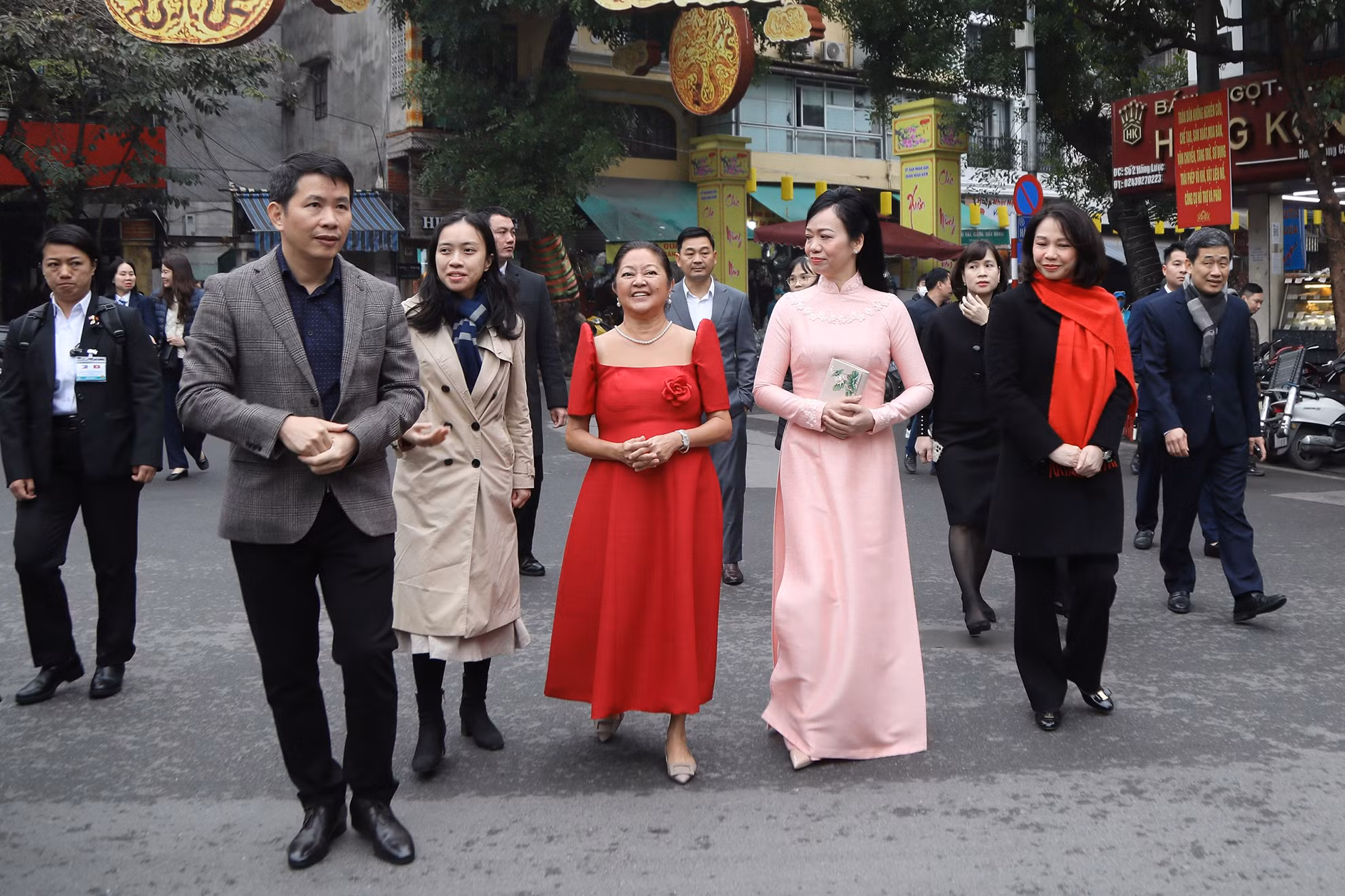 Được hình thành từ những năm đầu thế kỷ XX, chợ hoa Hàng Lược là một trong những nơi thể hiện nét đẹp văn hóa của Hà Nội; là nơi để người dân và du khách du xuân, tận hưởng không khí ngày Tết đang đến gần.