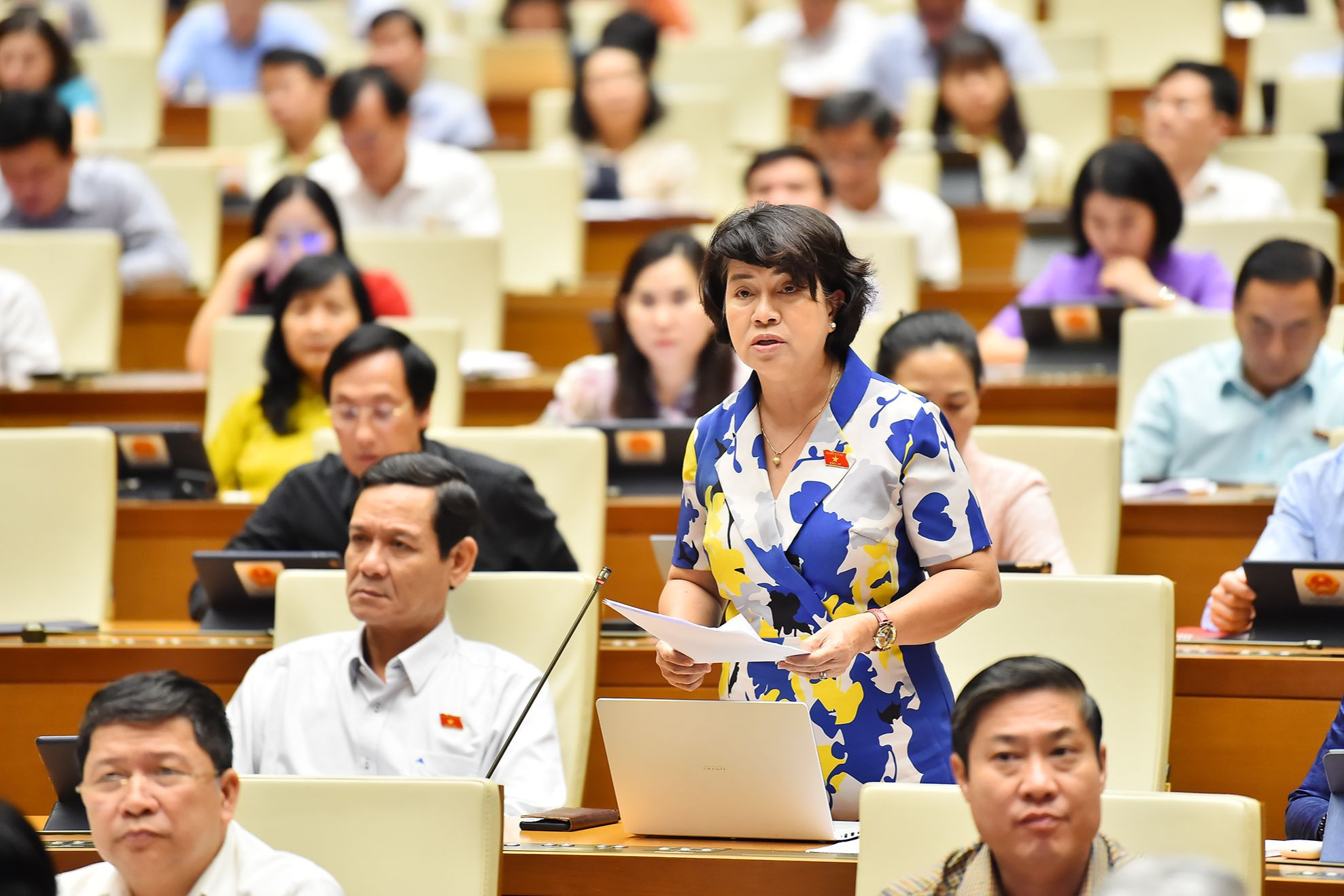 Cuối phiên họp, Quốc hội tiến hành thảo luận ở hội trường về dự thảo Nghị quyết của Quốc hội về thí điểm bổ sung một số cơ chế, chính sách đặc thù phát triển tỉnh Nghệ An.